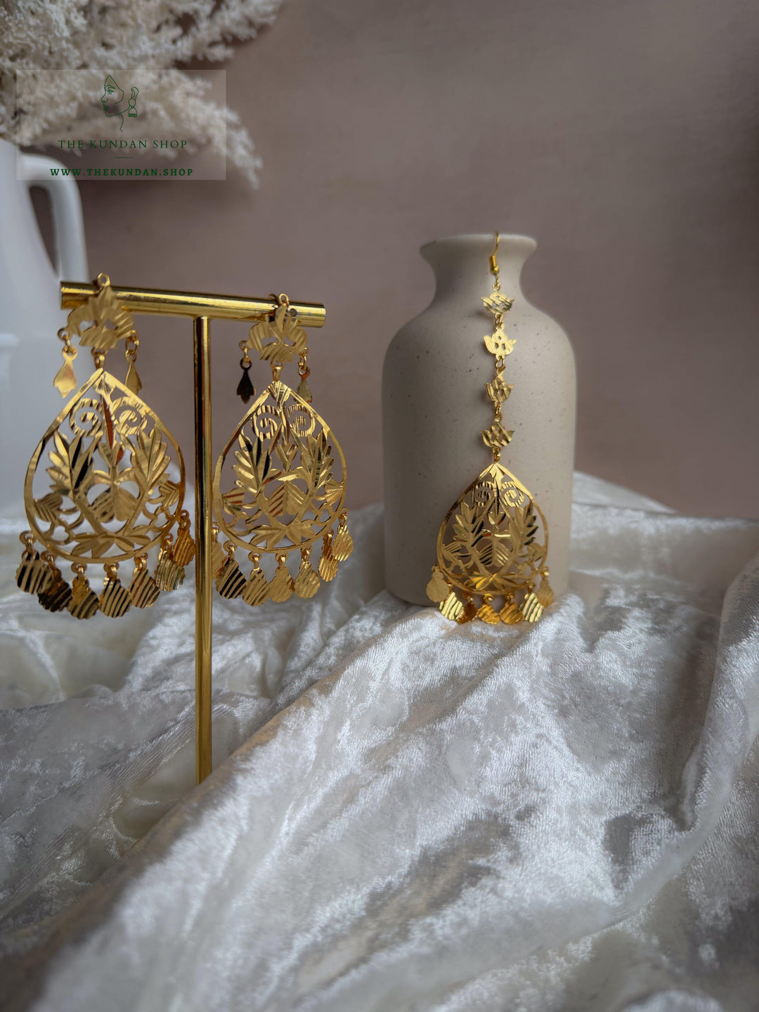 Performer // Jadau Tikka Set Earrings + Tikka THE KUNDAN SHOP 