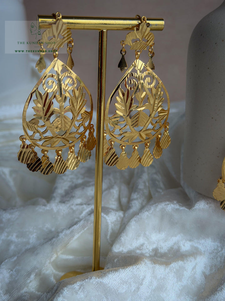 Performer // Jadau Tikka Set Earrings + Tikka THE KUNDAN SHOP 