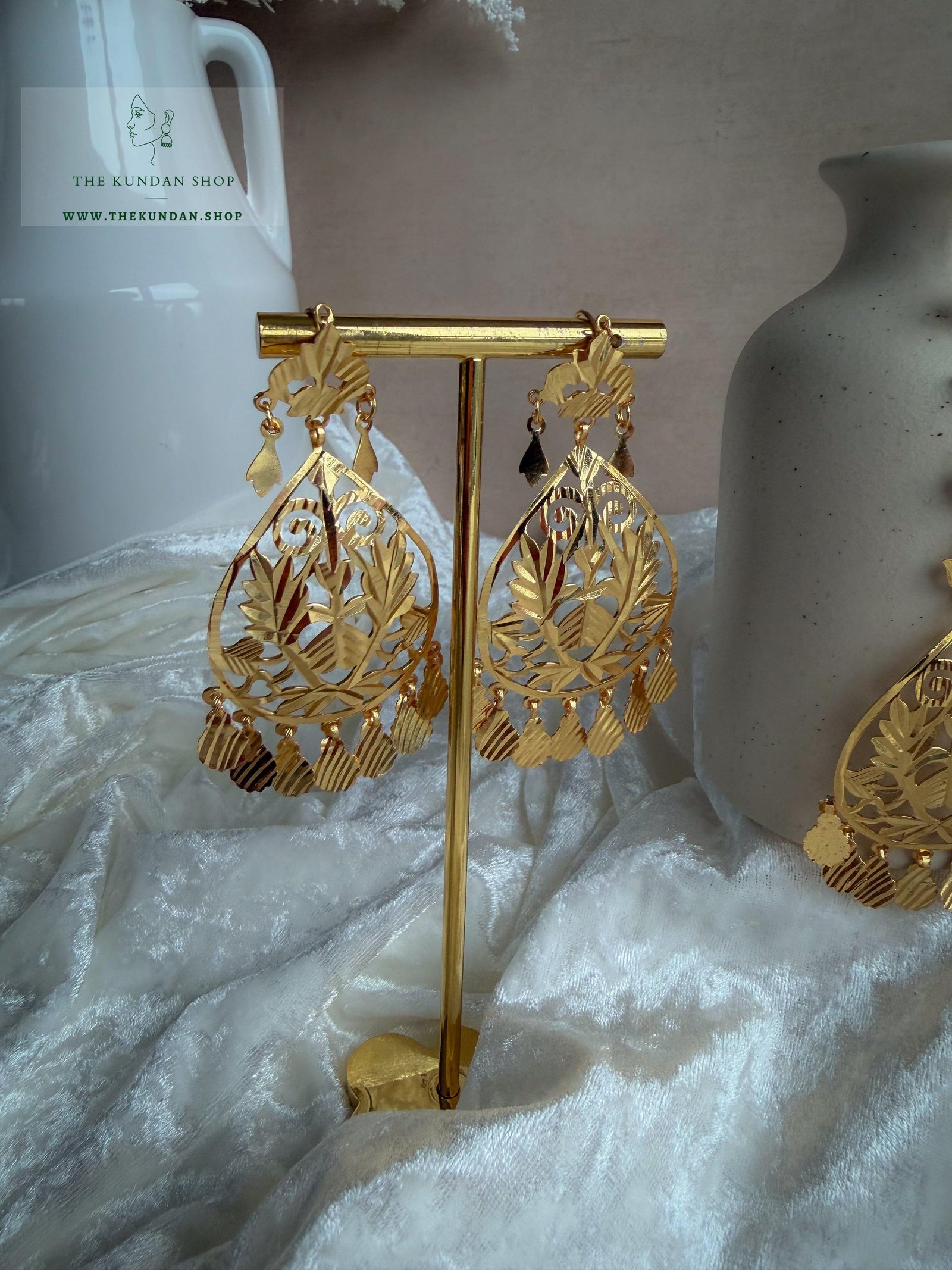 Performer // Jadau Tikka Set Earrings + Tikka THE KUNDAN SHOP 