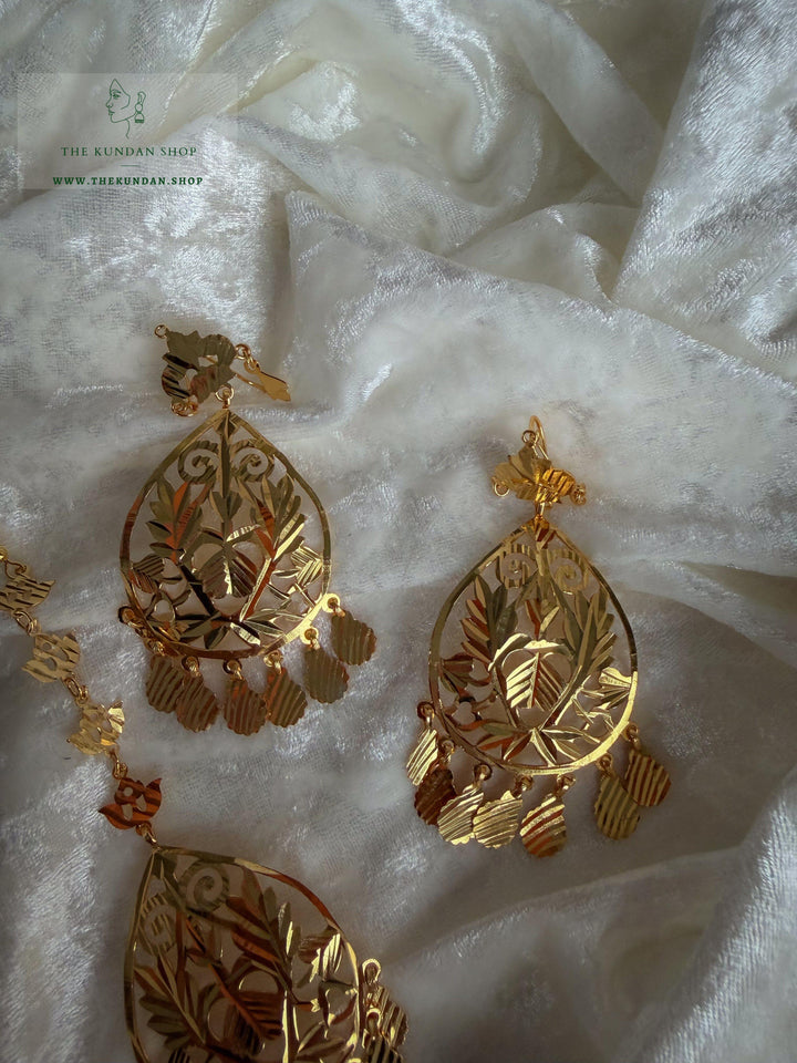 Performer // Jadau Tikka Set Earrings + Tikka THE KUNDAN SHOP 