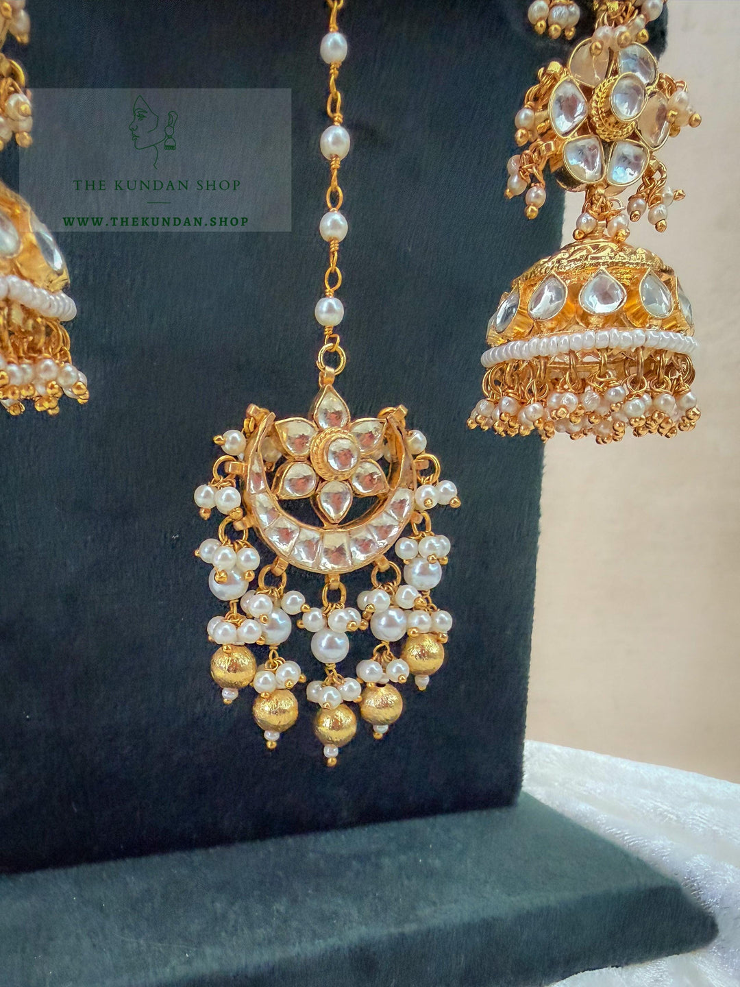 Traditional Bride // Saharay Jhumki &amp; Tikka Earrings + Tikka THE KUNDAN SHOP 