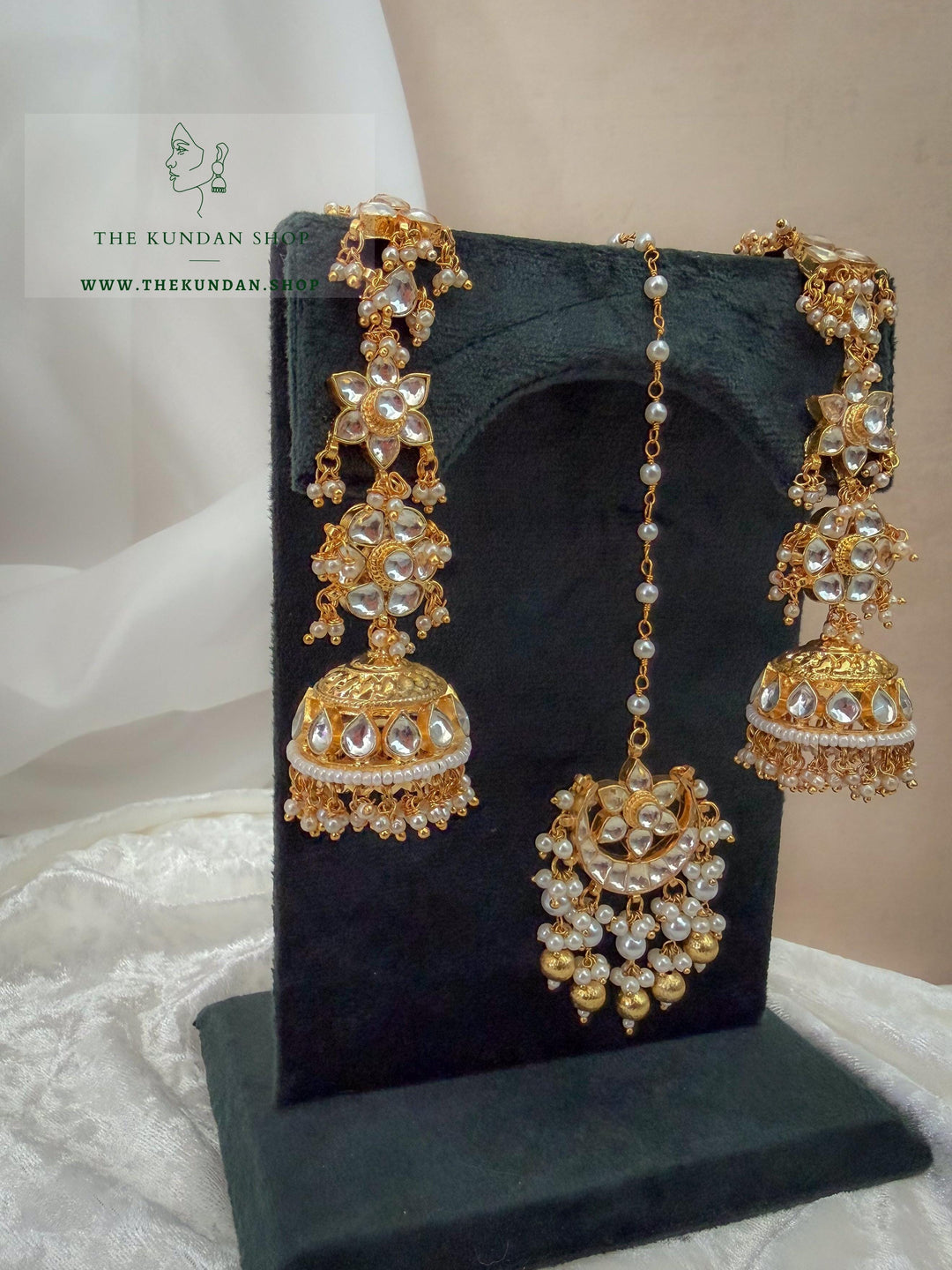 Traditional Bride // Saharay Jhumki &amp; Tikka Earrings + Tikka THE KUNDAN SHOP 