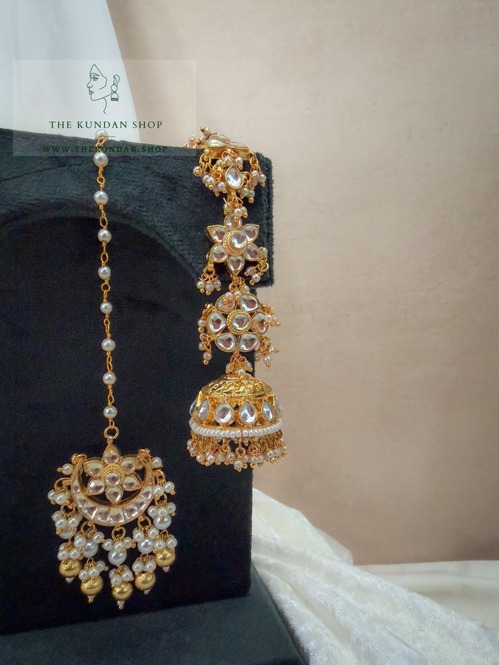Traditional Bride // Saharay Jhumki &amp; Tikka Earrings + Tikka THE KUNDAN SHOP 