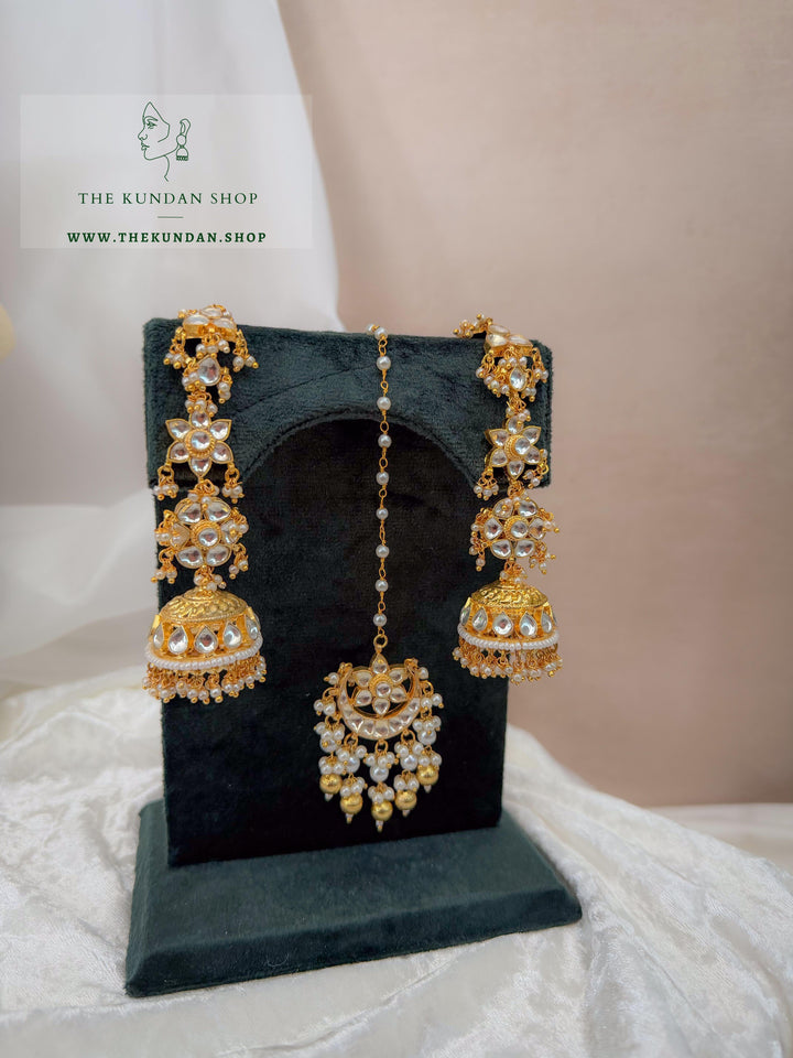 Traditional Bride // Saharay Jhumki &amp; Tikka Earrings + Tikka THE KUNDAN SHOP 