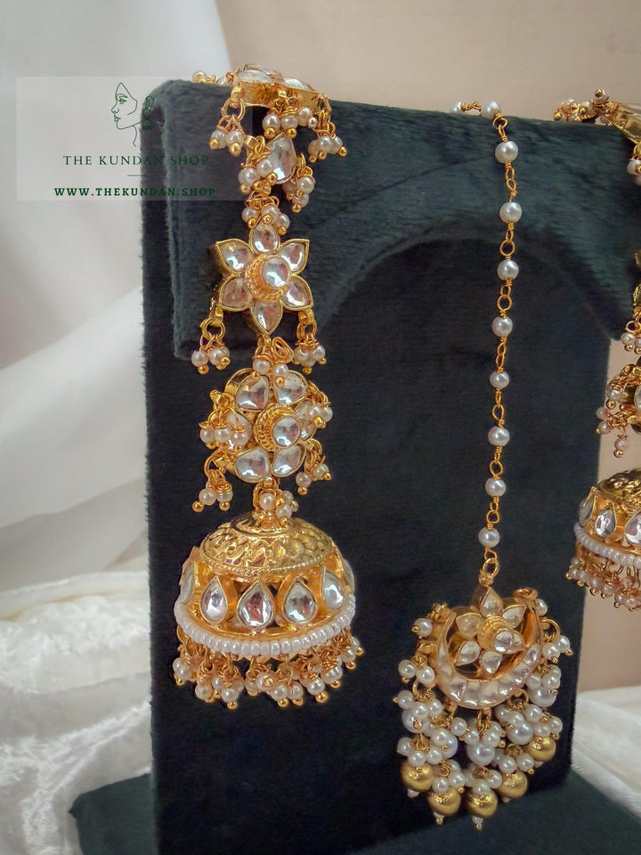 Traditional Bride // Saharay Jhumki &amp; Tikka Earrings + Tikka THE KUNDAN SHOP 