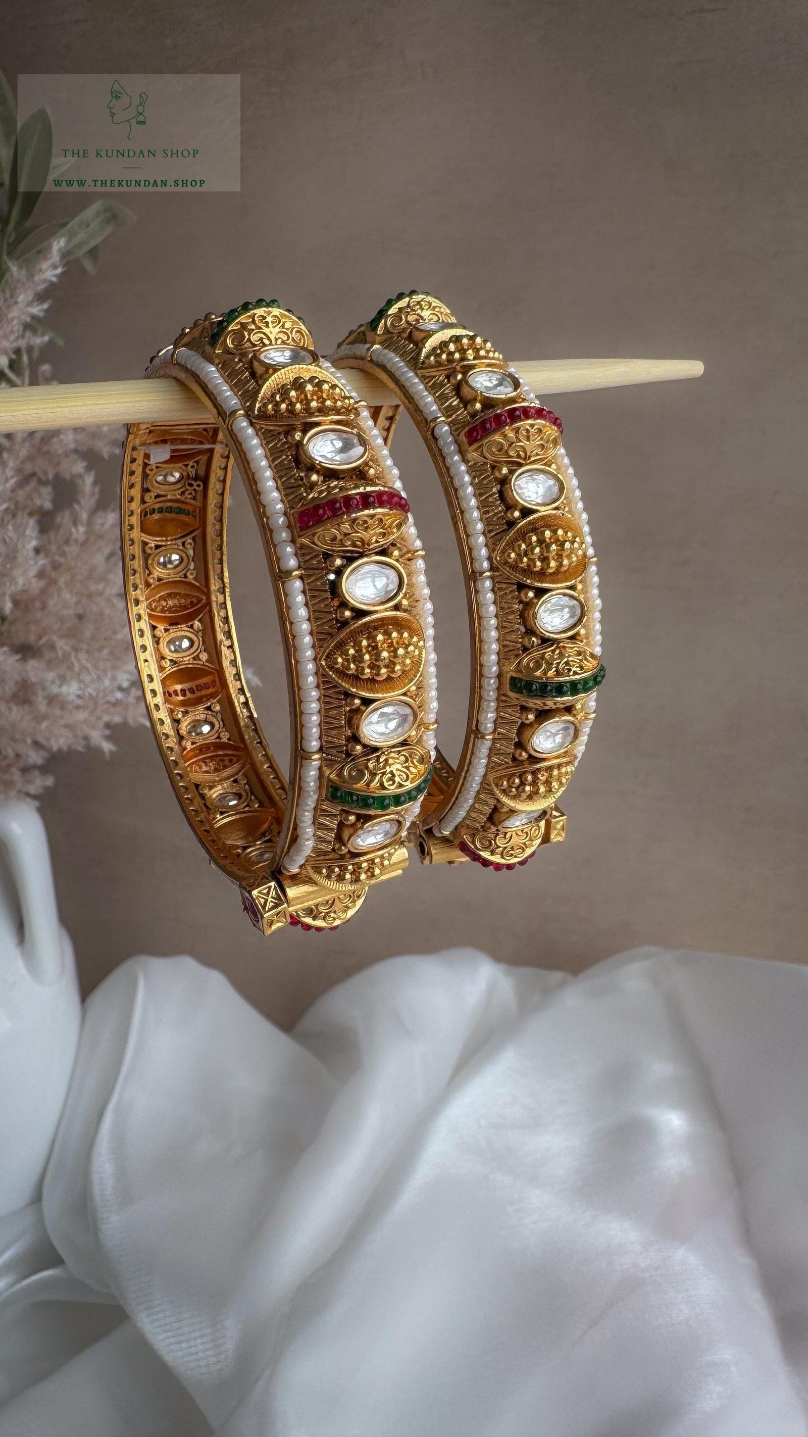 Ornate Stone // Kangan Bangles THE KUNDAN SHOP 