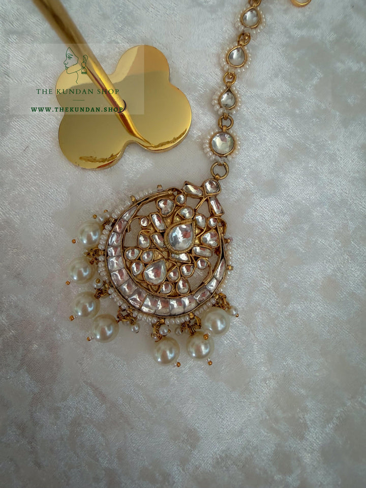 Undeniable - Kundan Tikka Set Earrings + Tikka THE KUNDAN SHOP 