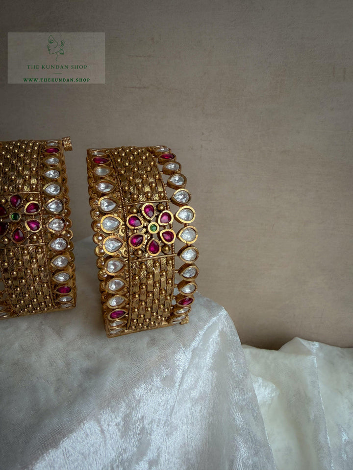 Teardrop Edge in Kundan Bangles THE KUNDAN SHOP 