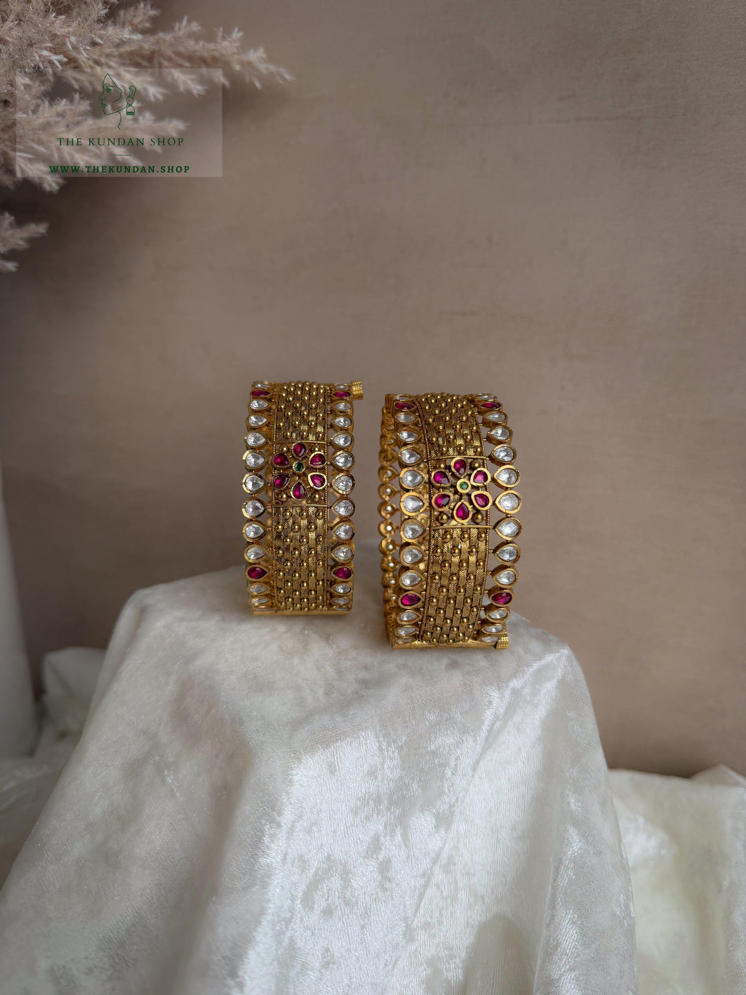 Teardrop Edge in Kundan Bangles THE KUNDAN SHOP 