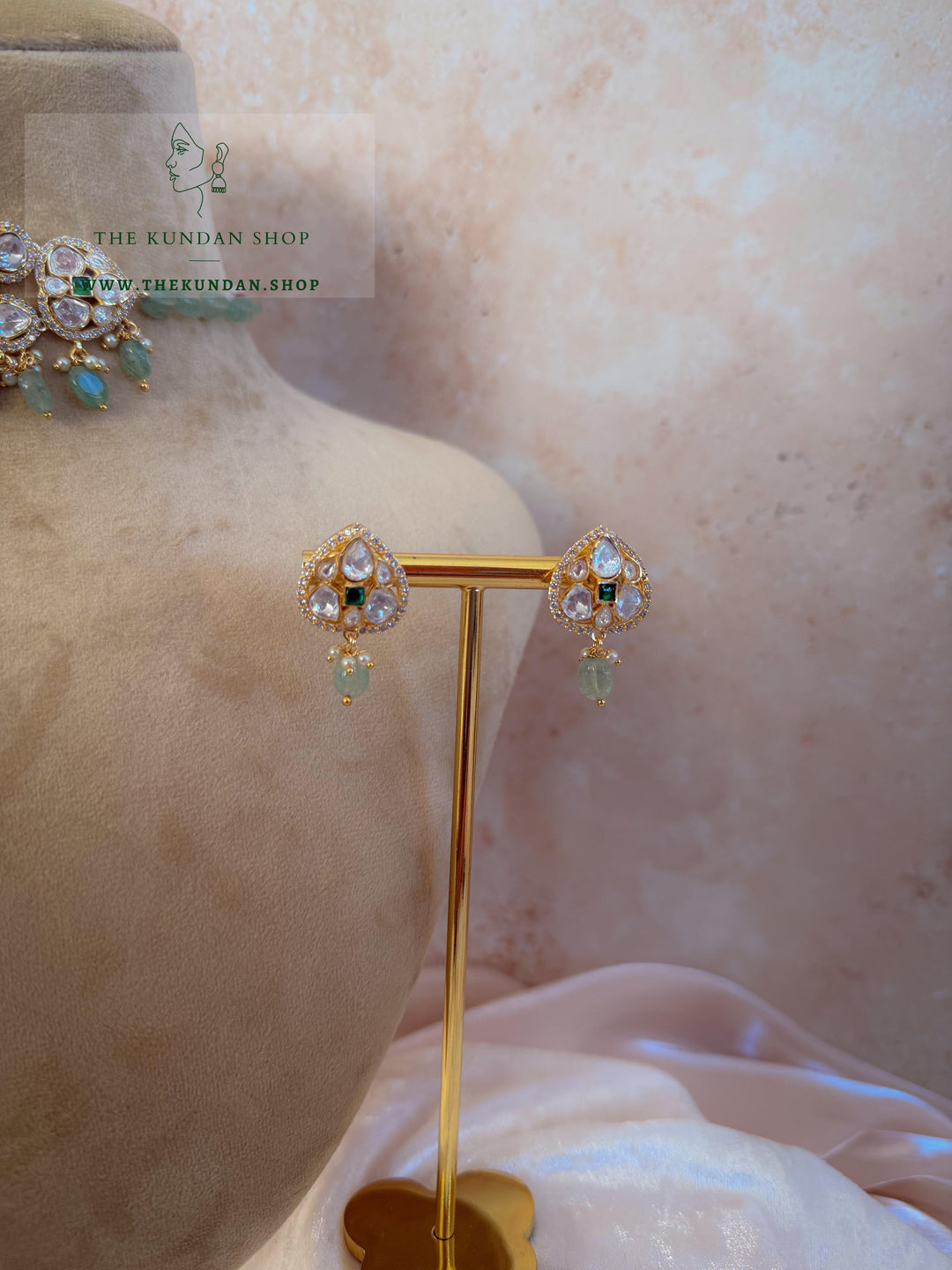 Dainty Emerald Flower Necklace Sets THE KUNDAN SHOP 