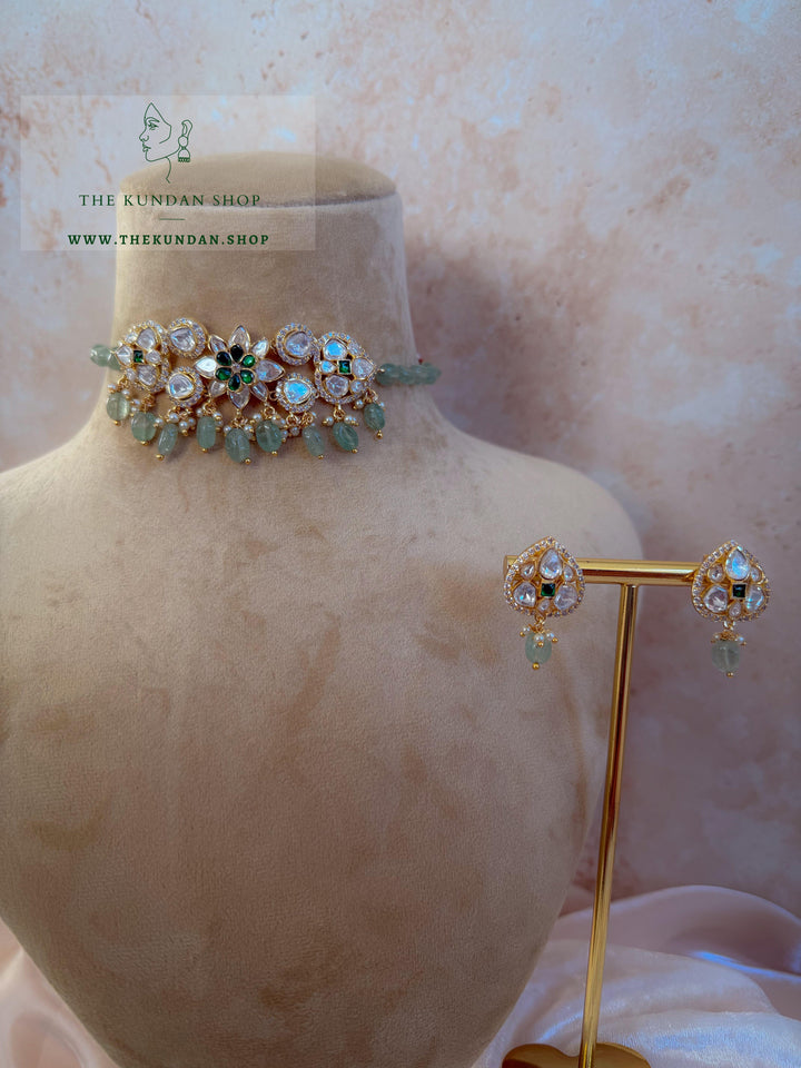 Dainty Emerald Flower Necklace Sets THE KUNDAN SHOP 
