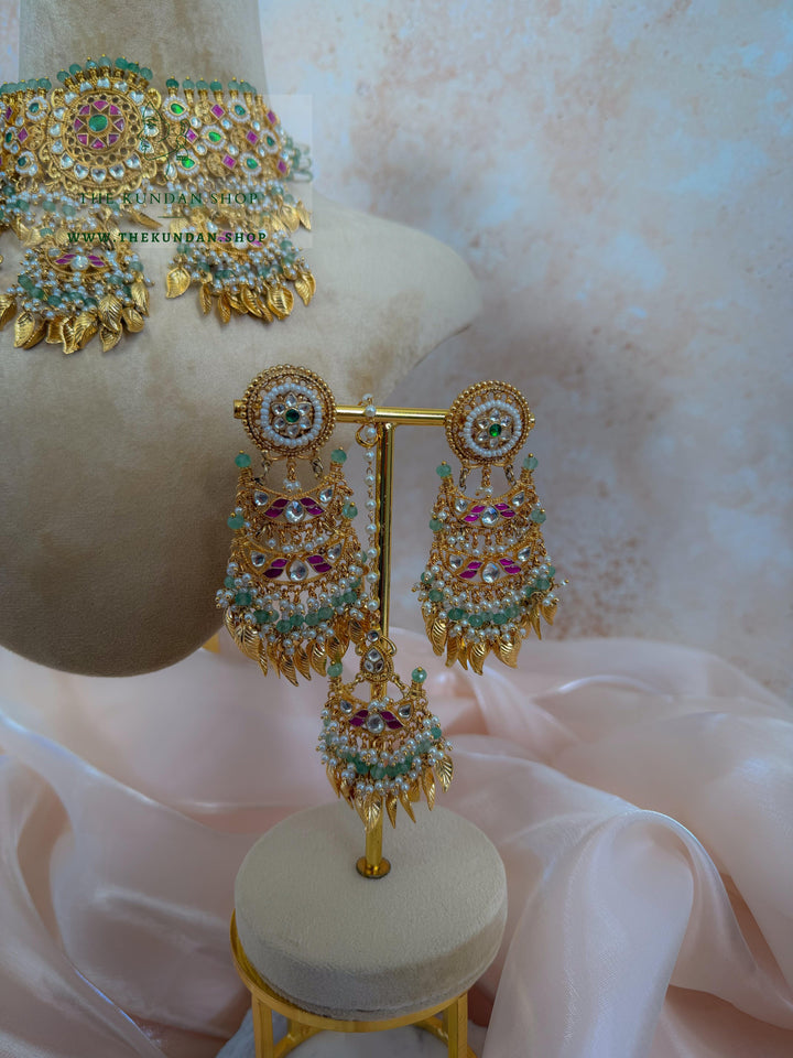 Traditional Pendant in Mint &amp; Pippal Patti