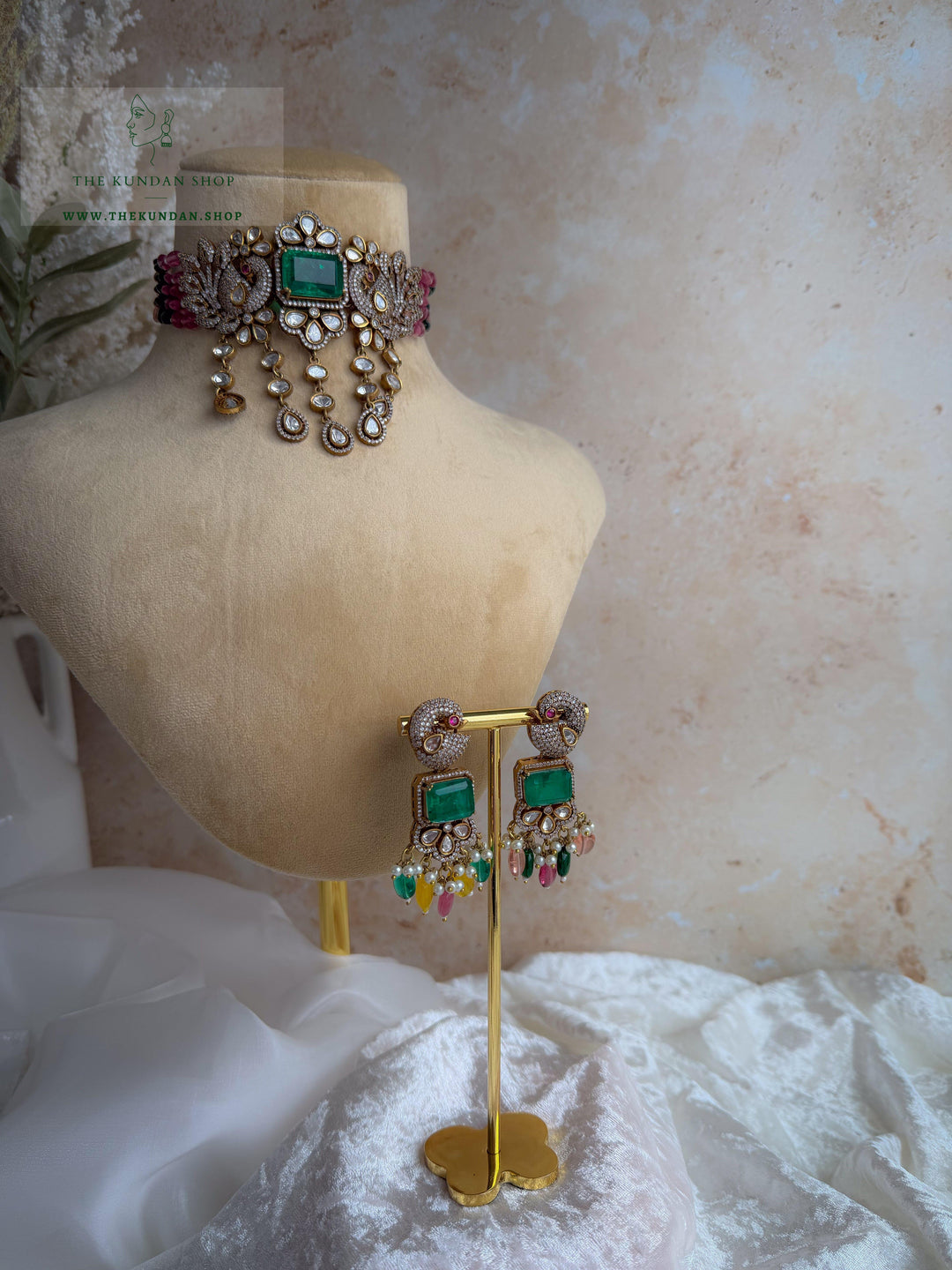 Emerald Stone Moorni Necklace Sets THE KUNDAN SHOP 