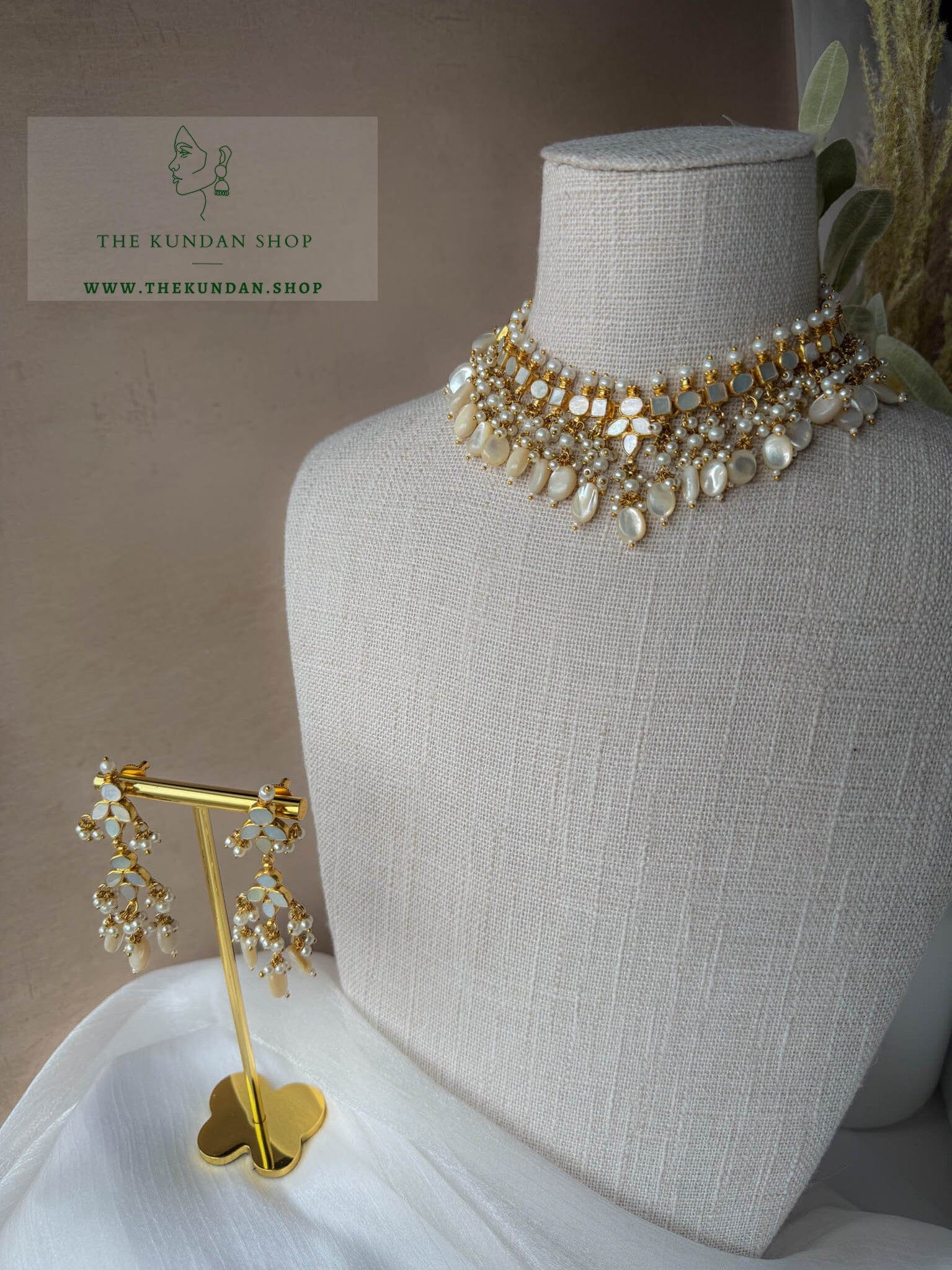 Calm in Mother of Pearl Necklace Sets THE KUNDAN SHOP 