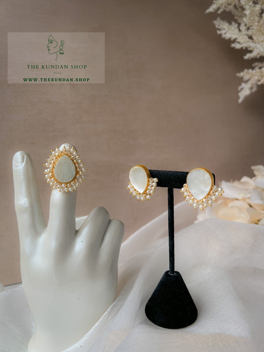 Catching Pearls // Earrings & Ring Earrings THE KUNDAN SHOP Mother of Pearl 