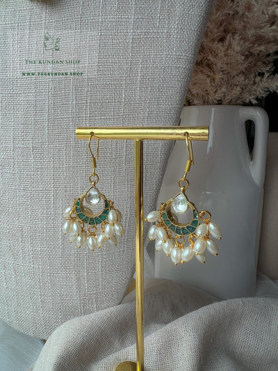 Emerald Pendants in Kundan Necklace Sets THE KUNDAN SHOP 