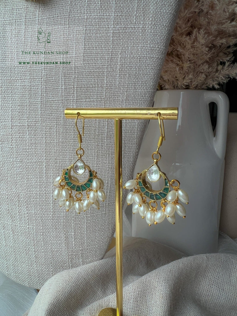 Emerald Pendants in Kundan Necklace Sets THE KUNDAN SHOP 