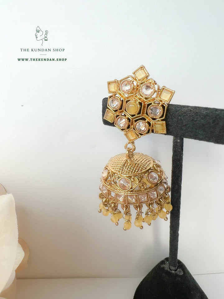Keeper in Pastel Yellow Necklace Sets THE KUNDAN SHOP 