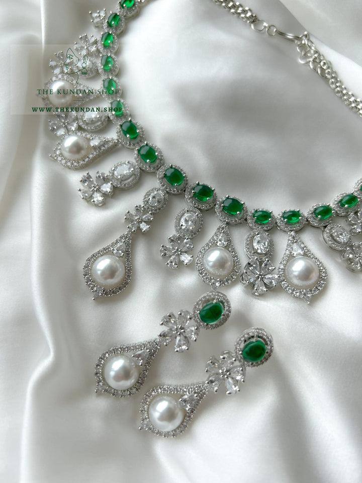 Meditative in Emerald Necklace Sets THE KUNDAN SHOP 