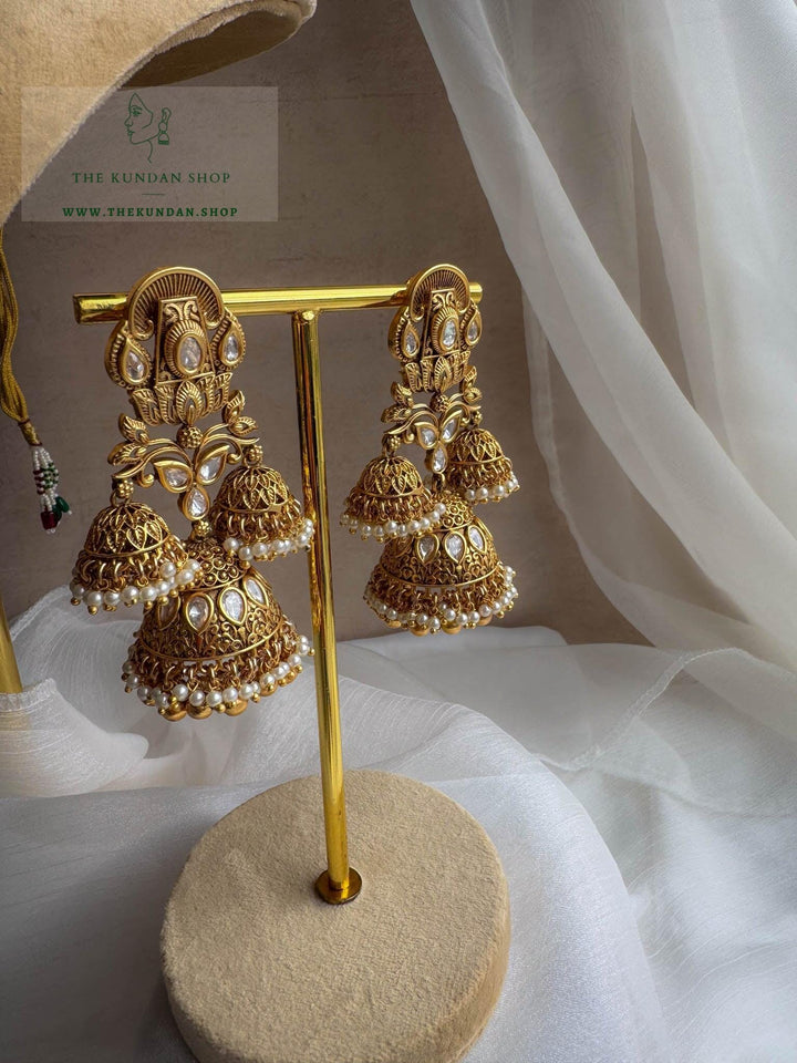 Daring Pendant in Antique Necklace Sets THE KUNDAN SHOP 