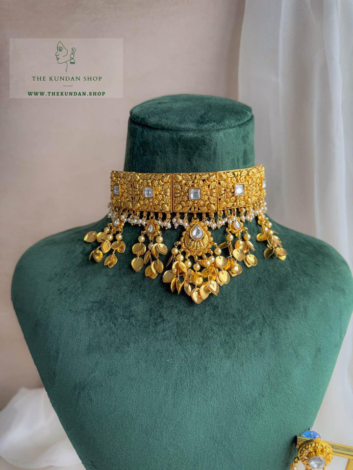 Implicate Pippal Patti in Golden Necklace Sets THE KUNDAN SHOP 