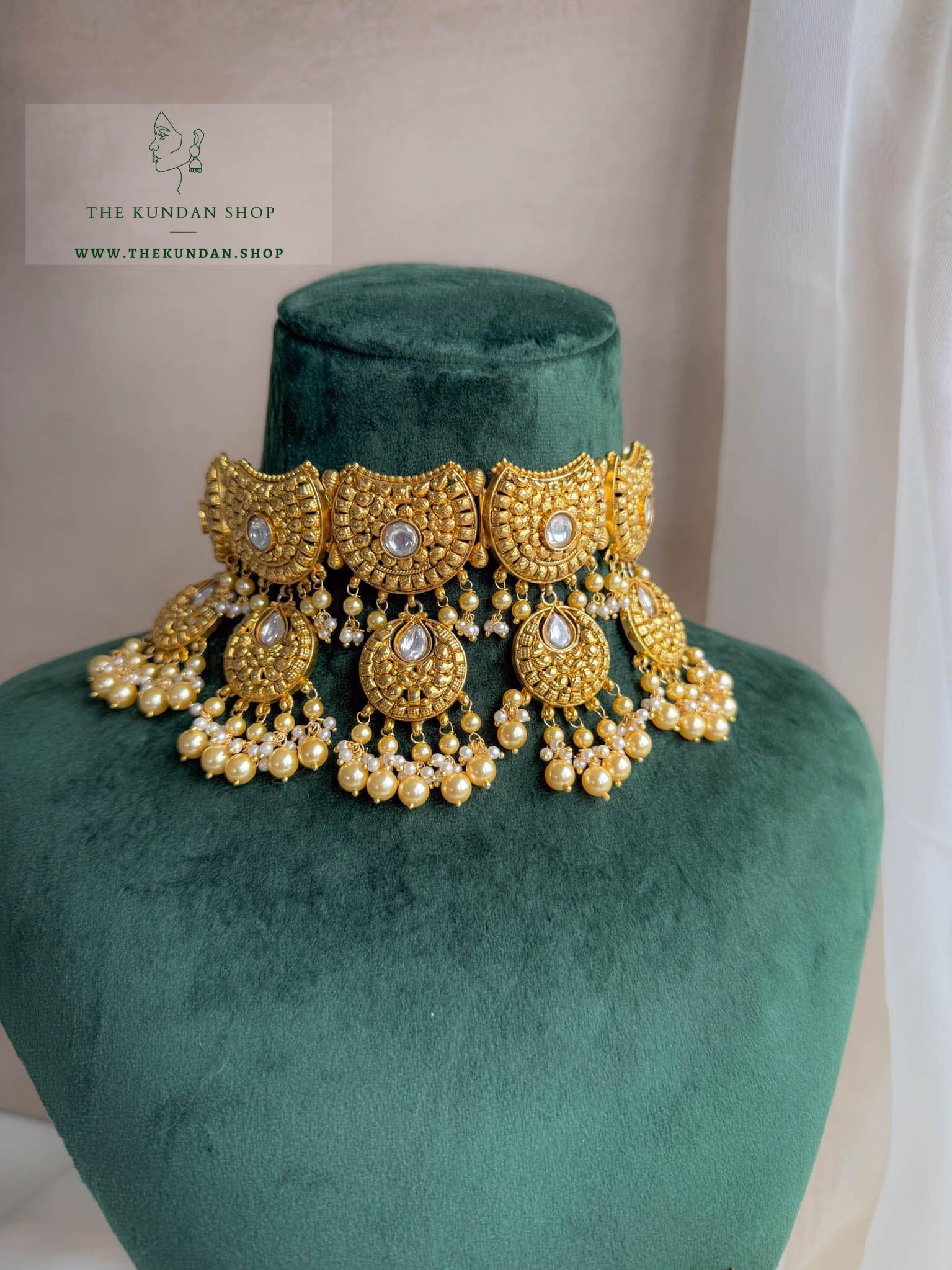 Stay Still in Golden Necklace Sets THE KUNDAN SHOP 