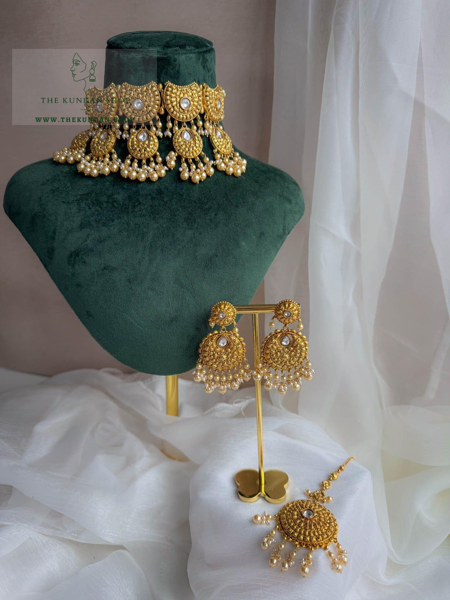 Stay Still in Golden Necklace Sets THE KUNDAN SHOP 