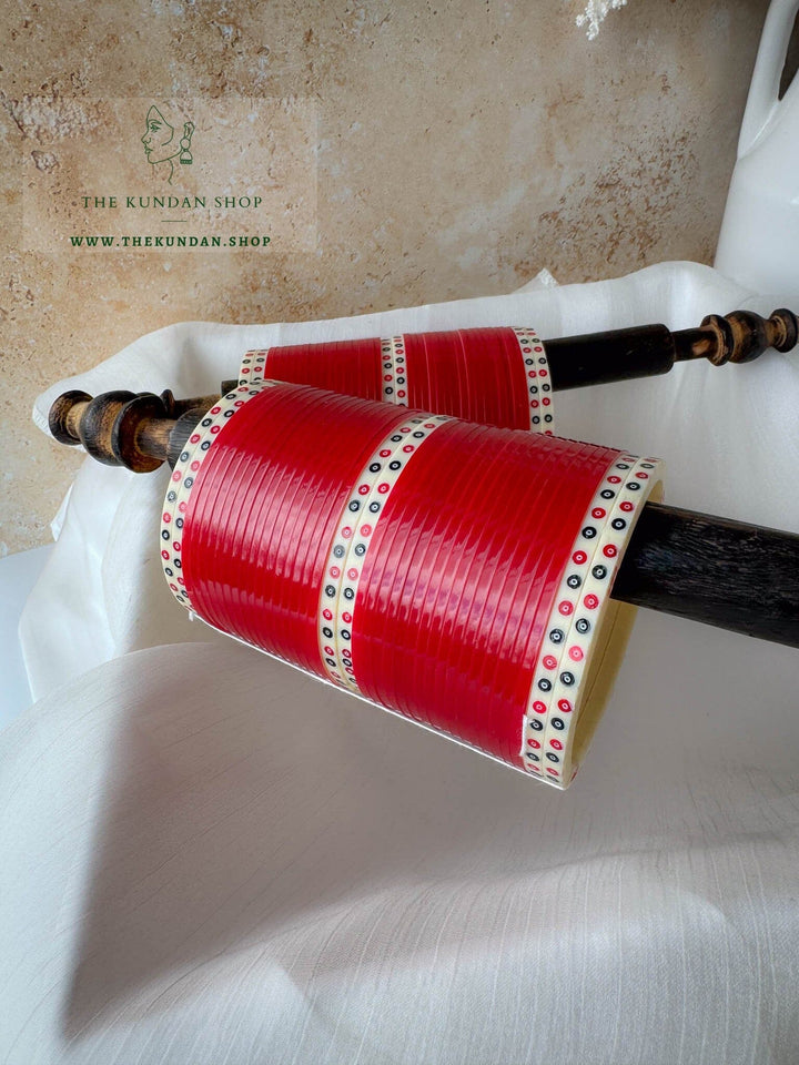 The Traditional Bride in Red Bangles THE KUNDAN SHOP 