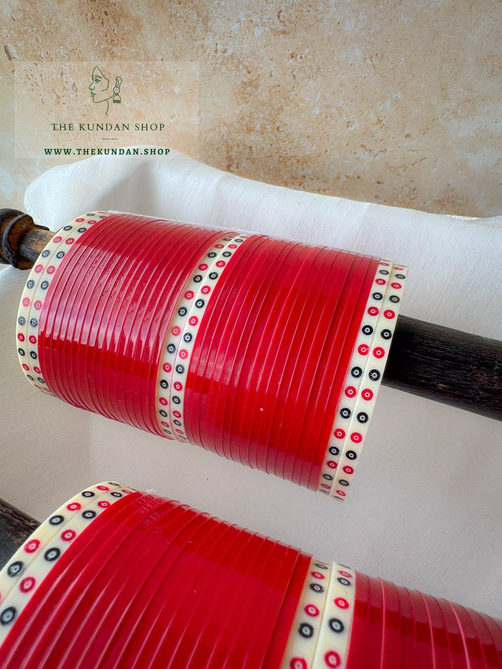 The Traditional Bride in Red Bangles THE KUNDAN SHOP 