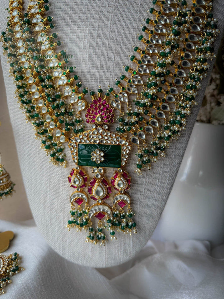 Regal Queen in Kundan Necklace Sets THE KUNDAN SHOP 