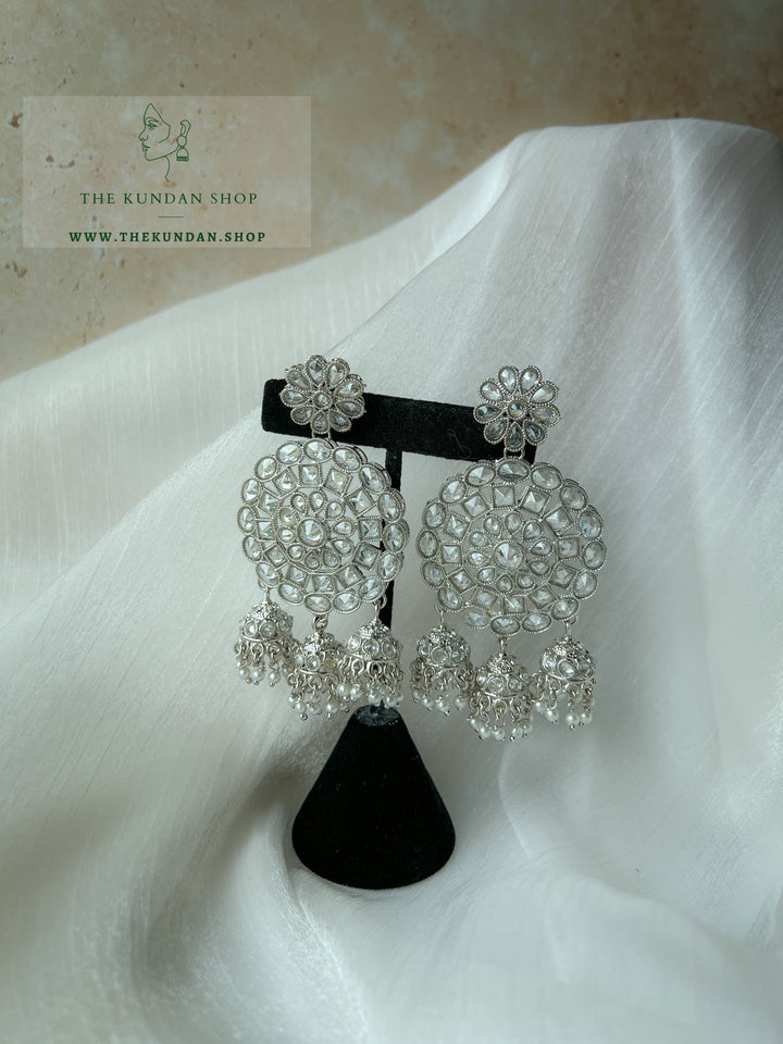 Willing in Silver Earrings + Tikka THE KUNDAN SHOP 