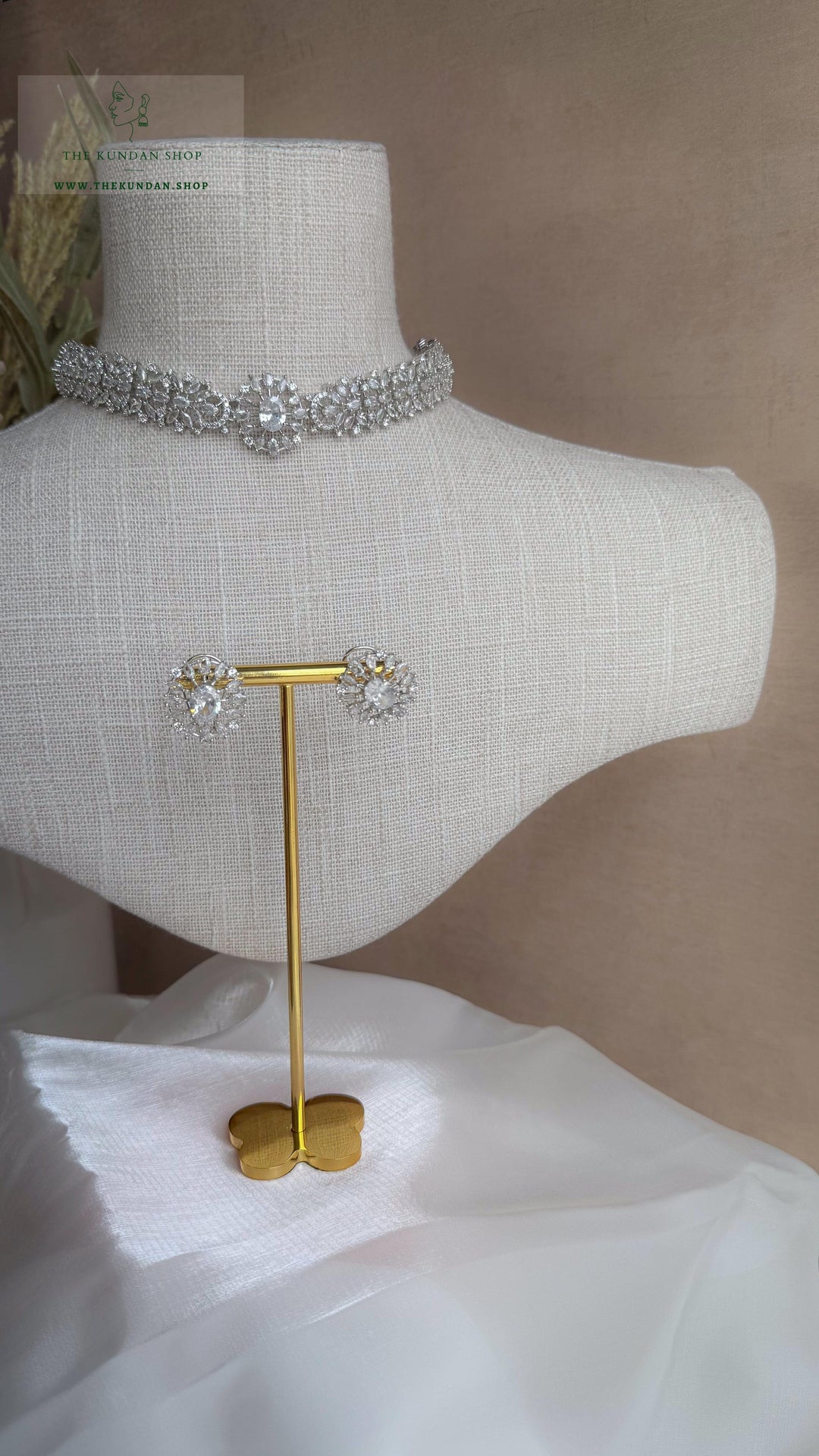 Aurora in Silver Necklace Sets THE KUNDAN SHOP 