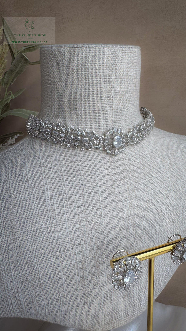 Aurora in Silver Necklace Sets THE KUNDAN SHOP 