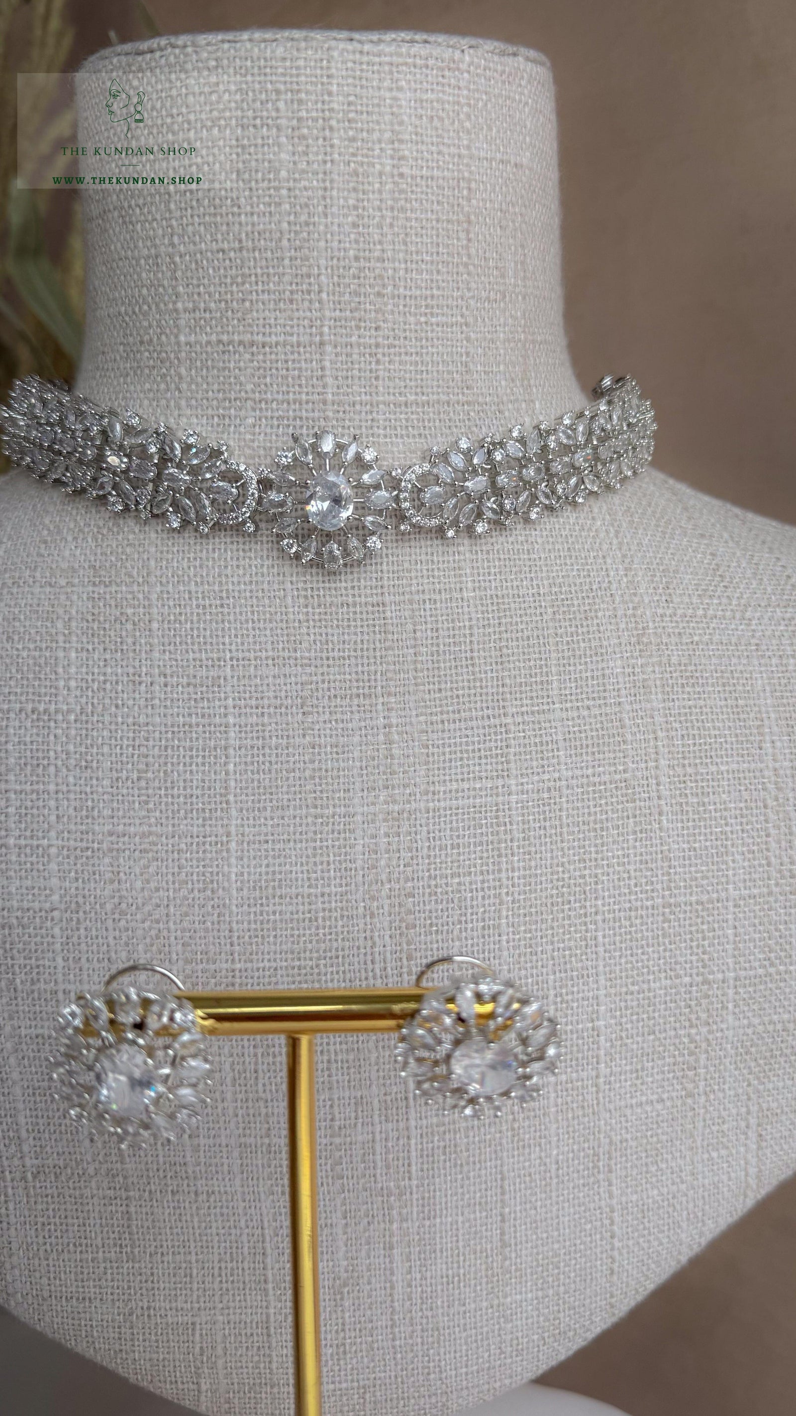 Aurora in Silver Necklace Sets THE KUNDAN SHOP 