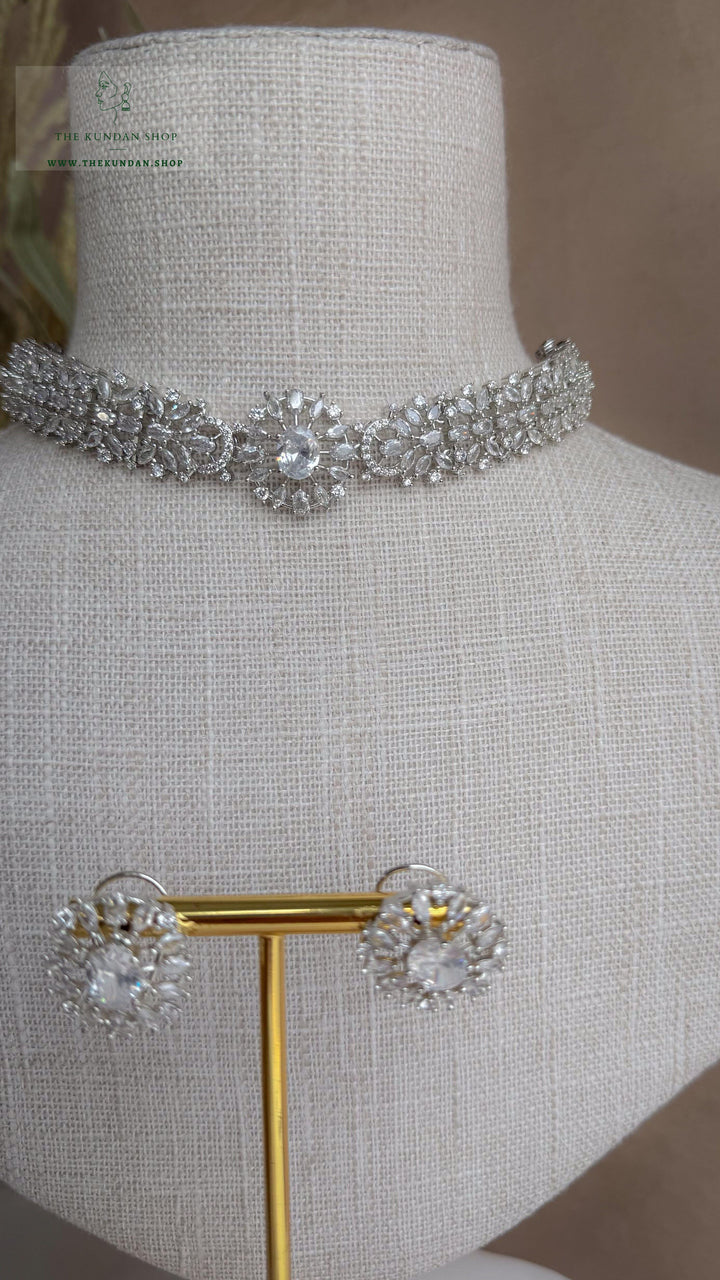Aurora in Silver Necklace Sets THE KUNDAN SHOP 