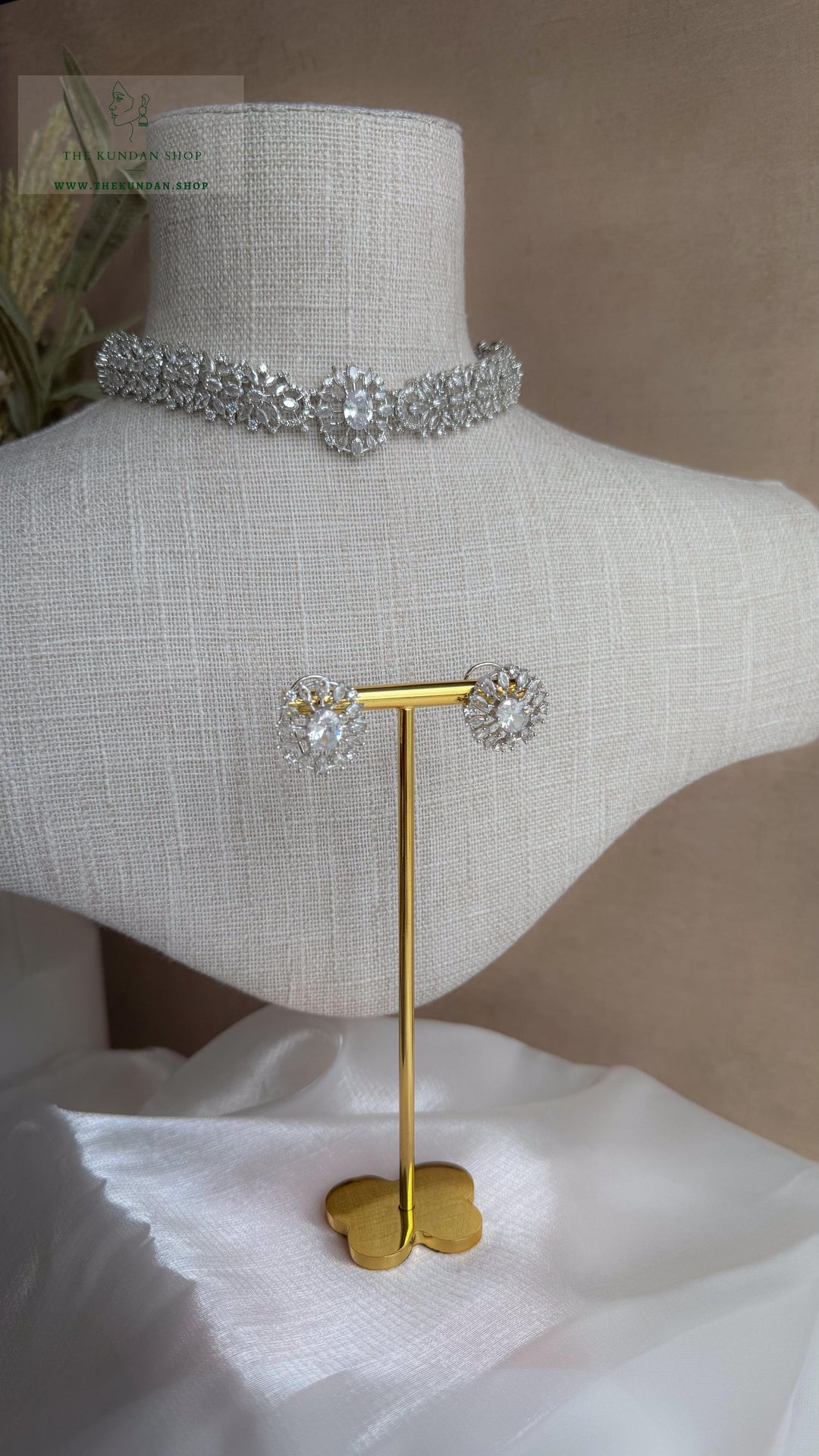 Aurora in Silver Necklace Sets THE KUNDAN SHOP 
