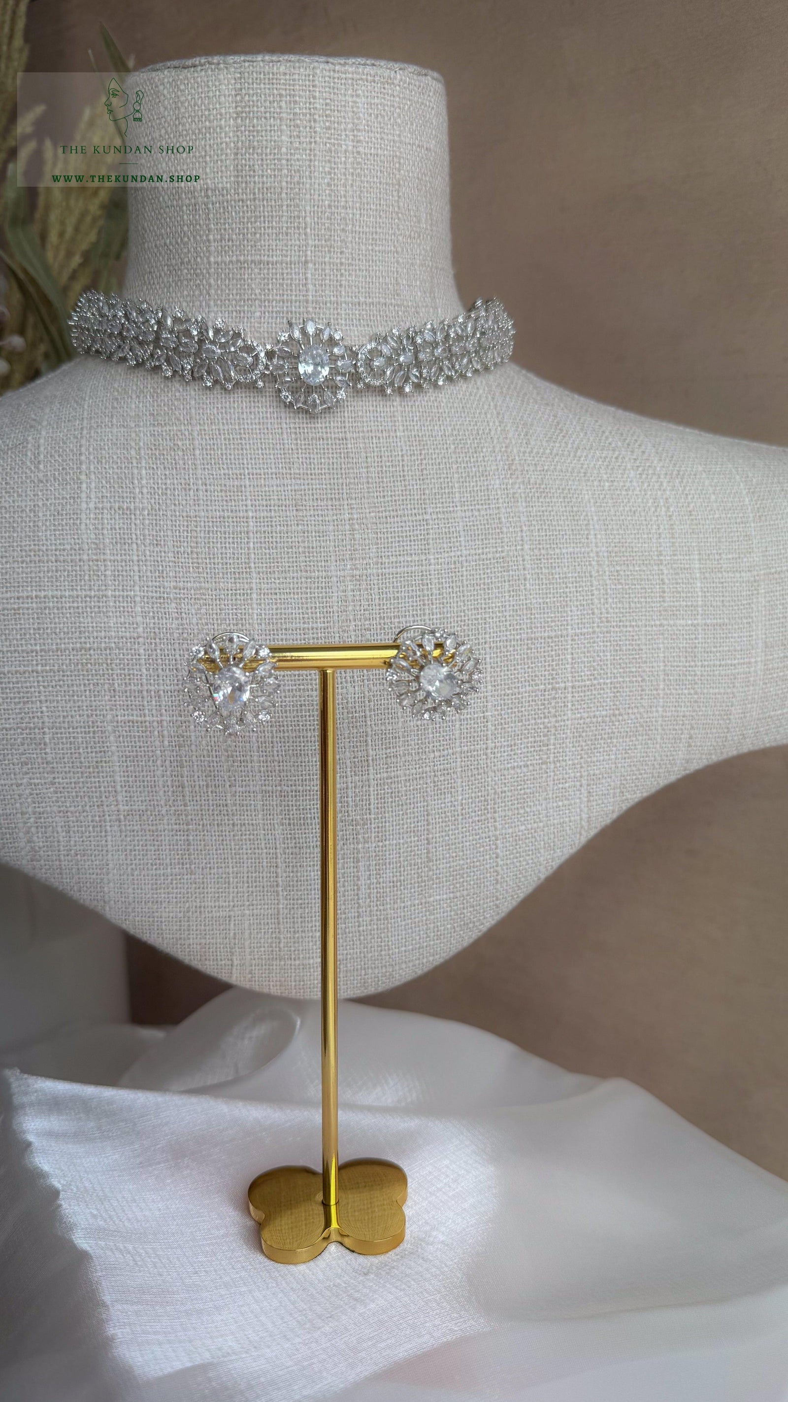 Aurora in Silver Necklace Sets THE KUNDAN SHOP 