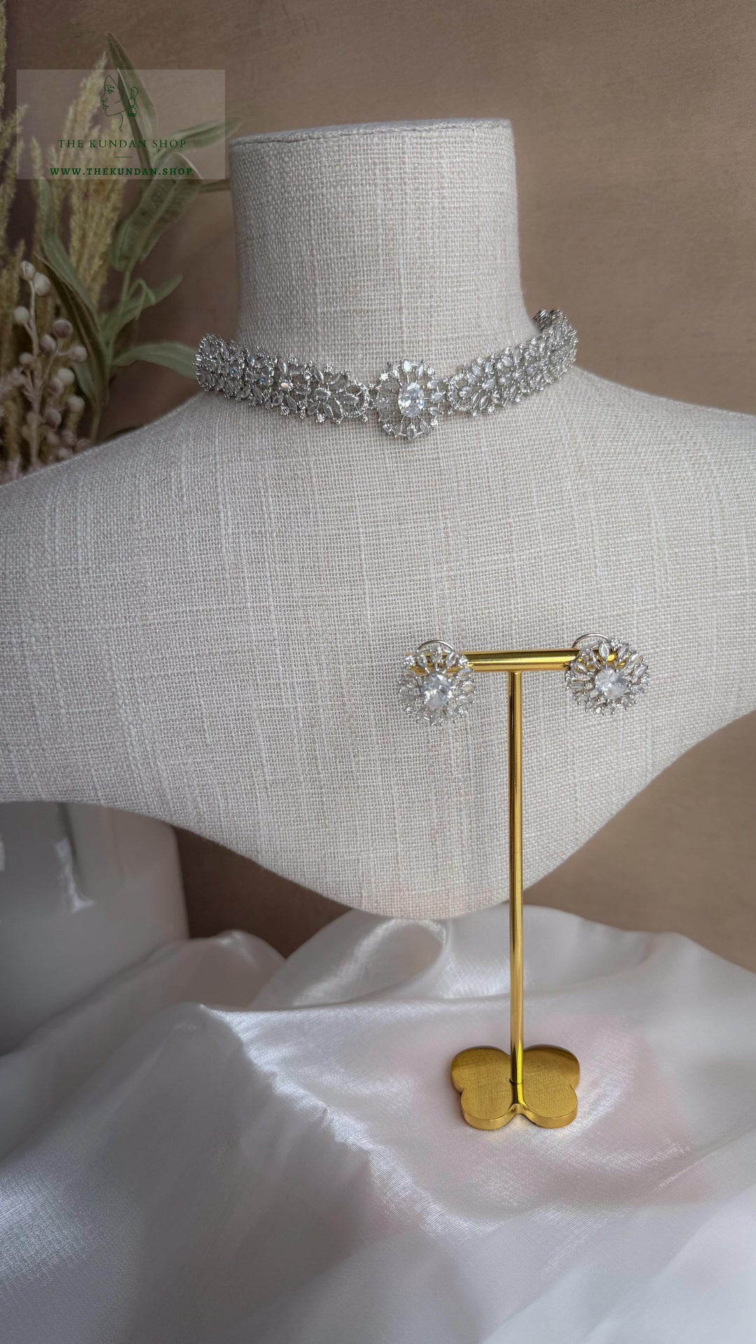 Aurora in Silver Necklace Sets THE KUNDAN SHOP 