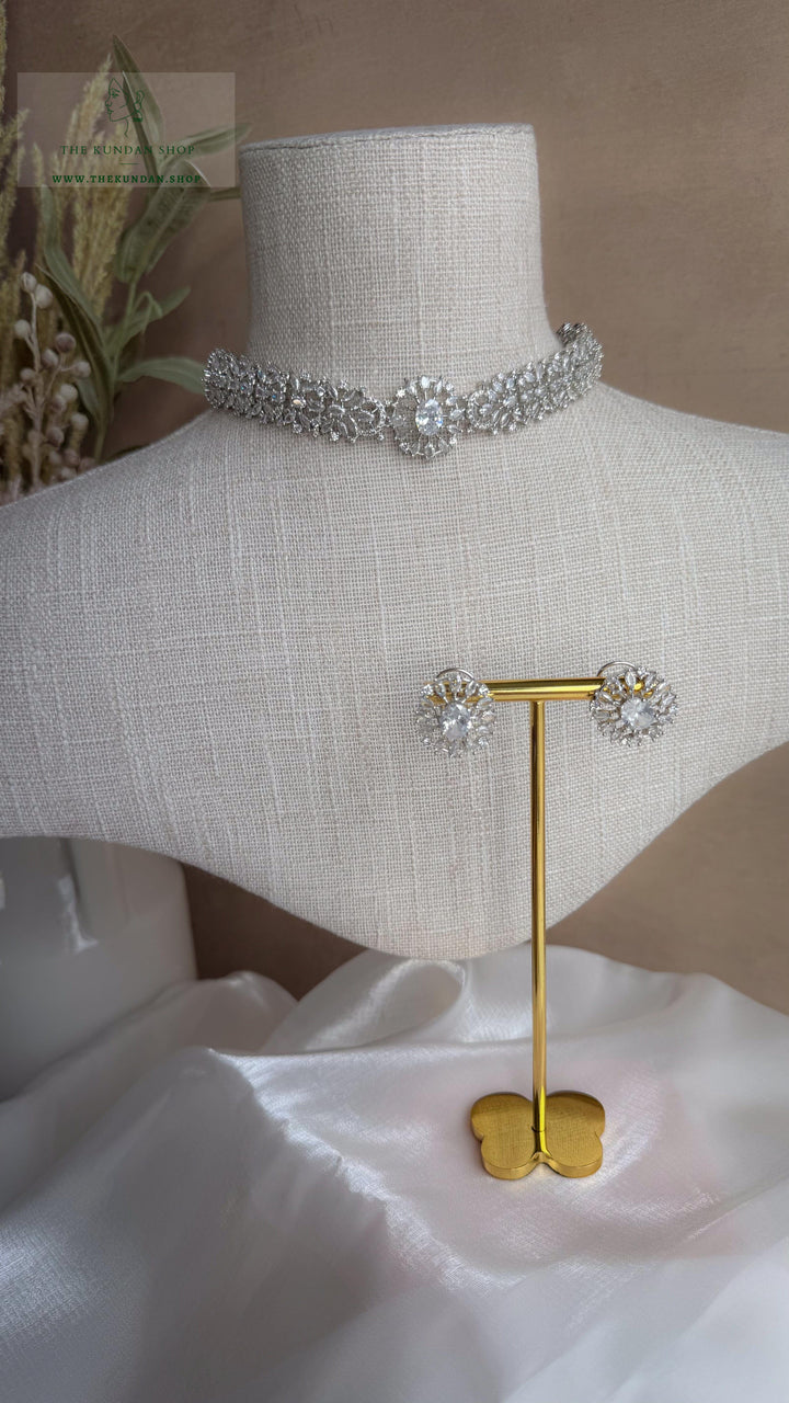 Aurora in Silver Necklace Sets THE KUNDAN SHOP 