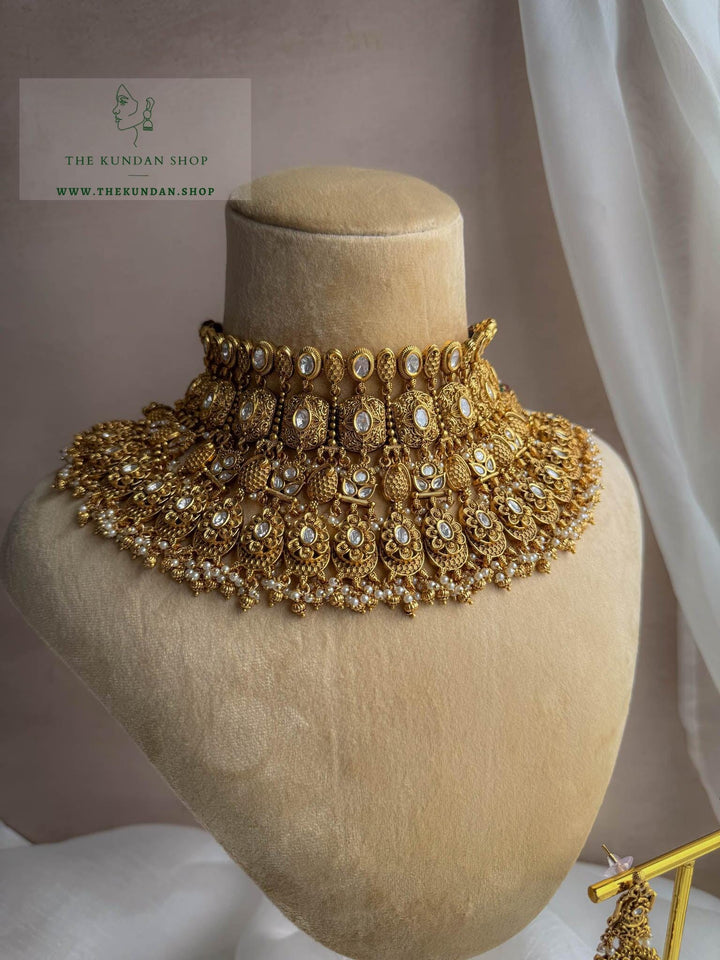 Overpowering in Antique Necklace Sets THE KUNDAN SHOP 