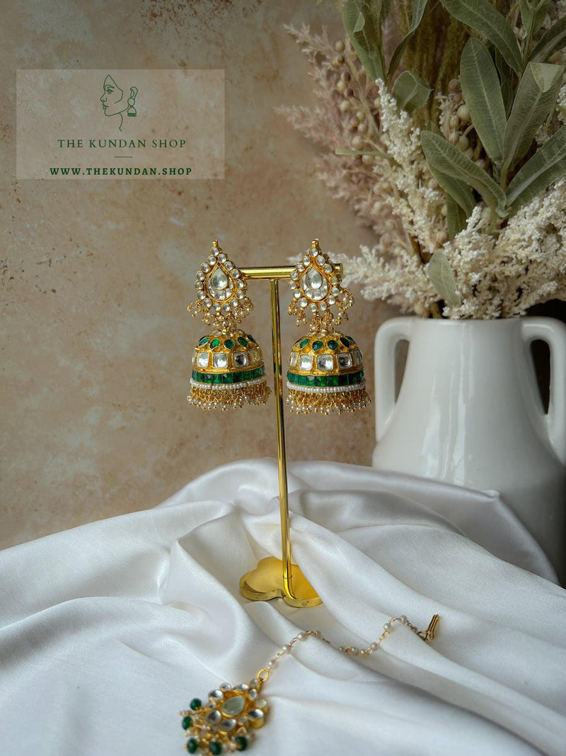 Emerald Classic in Kundan Earrings + Tikka THE KUNDAN SHOP 
