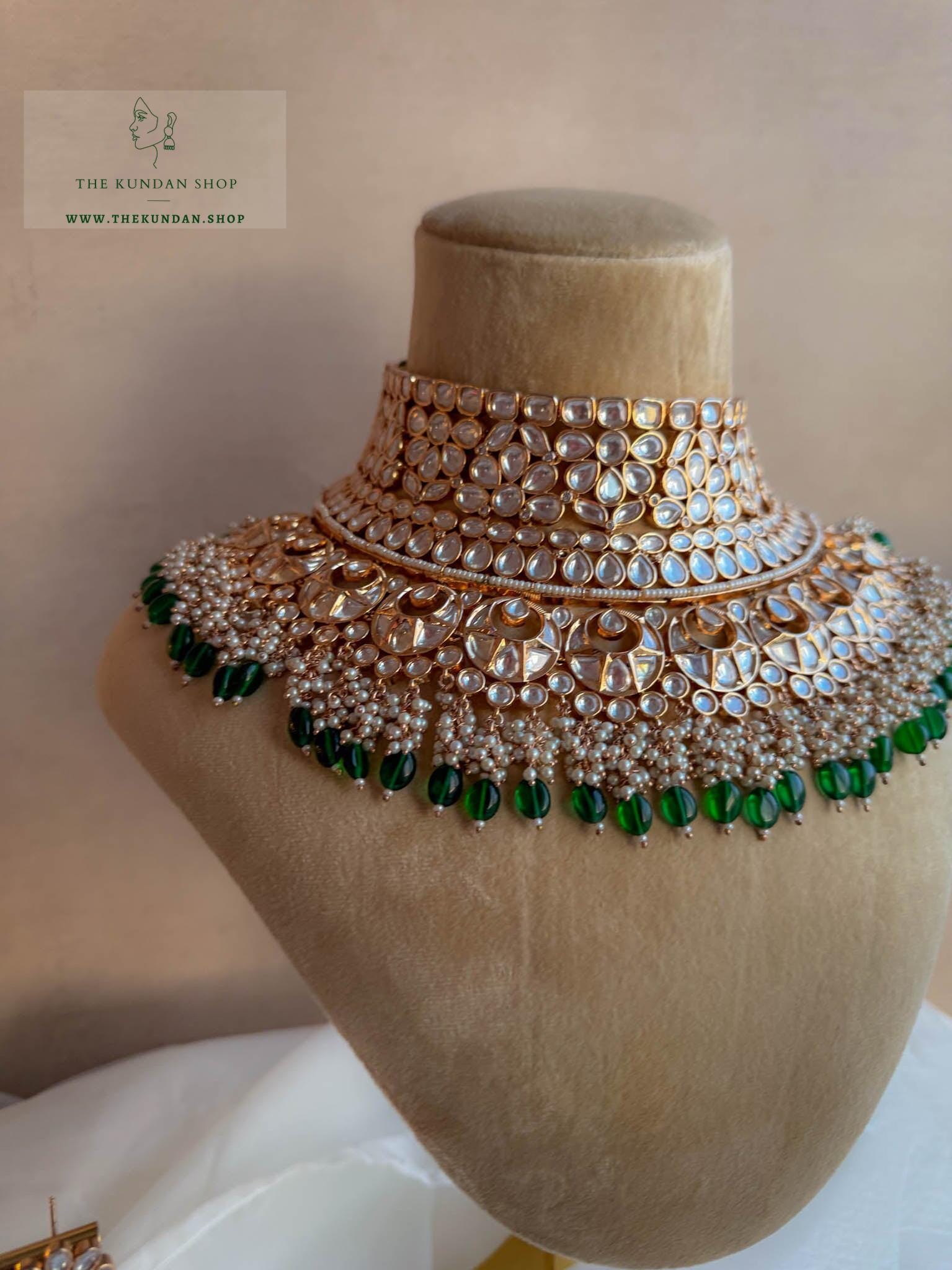 Reminiscence in Emerald Necklace Sets THE KUNDAN SHOP 