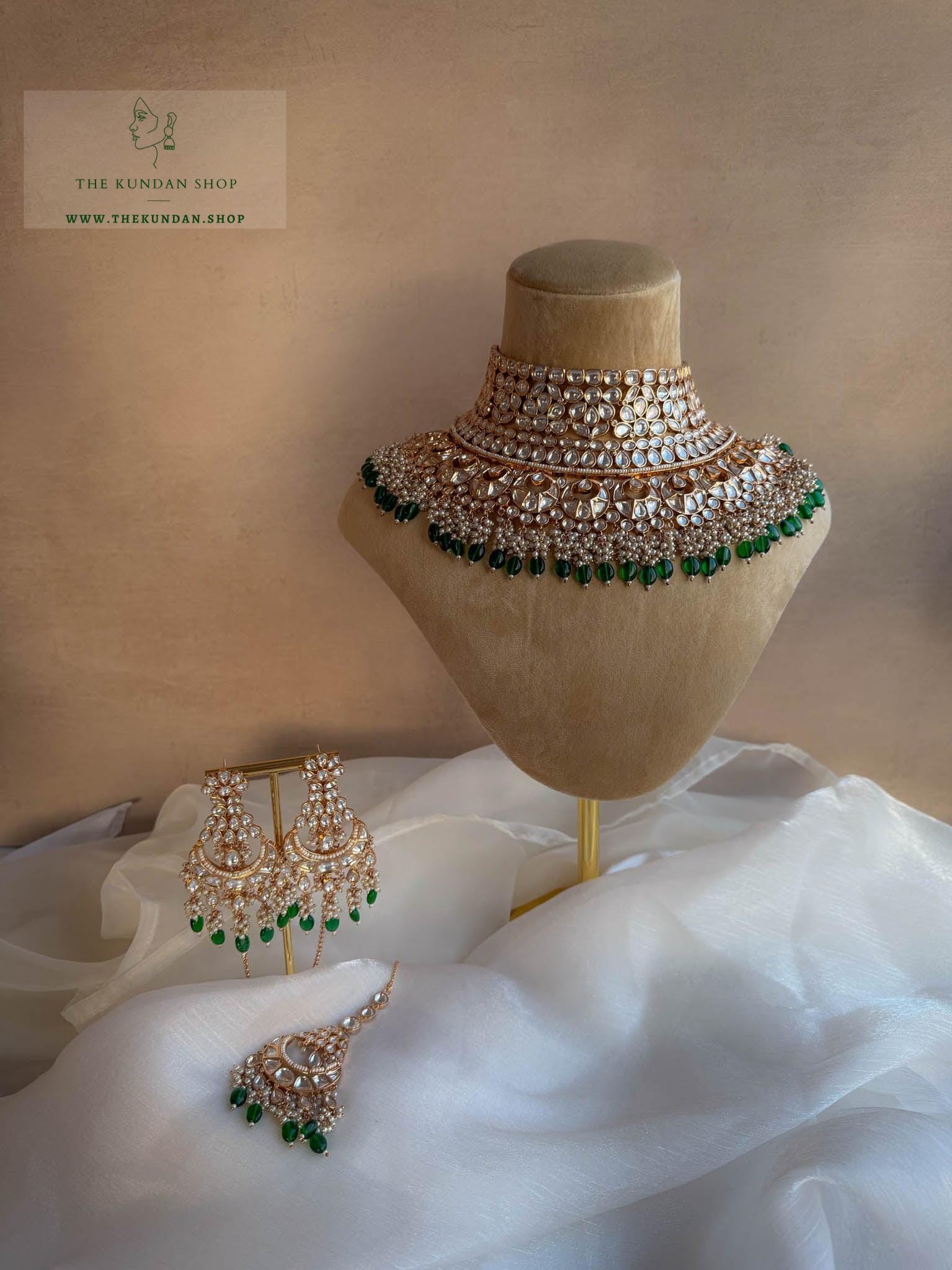 Reminiscence in Emerald Necklace Sets THE KUNDAN SHOP 