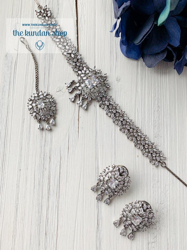 Captivate in Black Necklace Sets THE KUNDAN SHOP 
