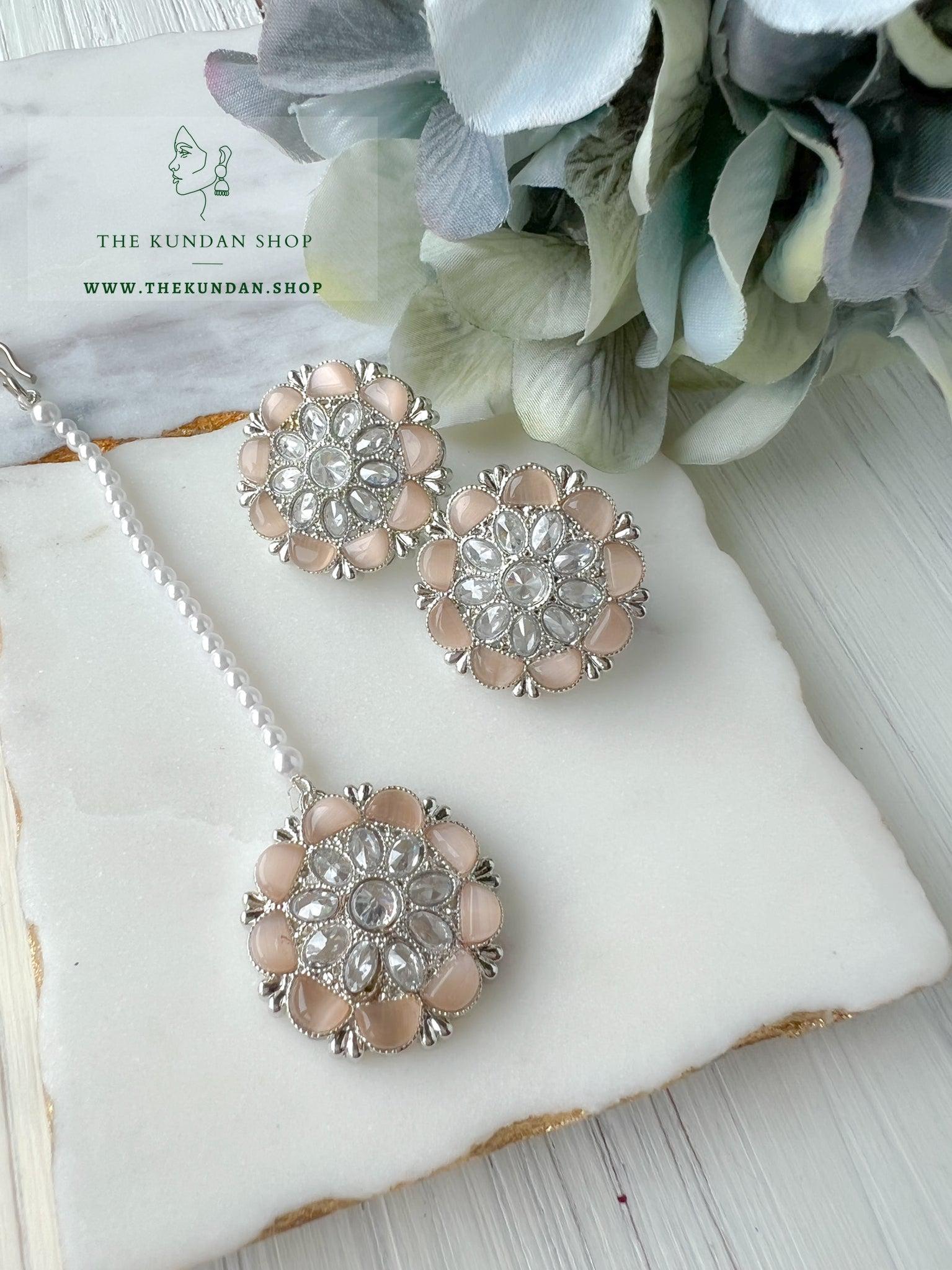 Around in Silver Tikka Set Earrings + Tikka THE KUNDAN SHOP Peach 