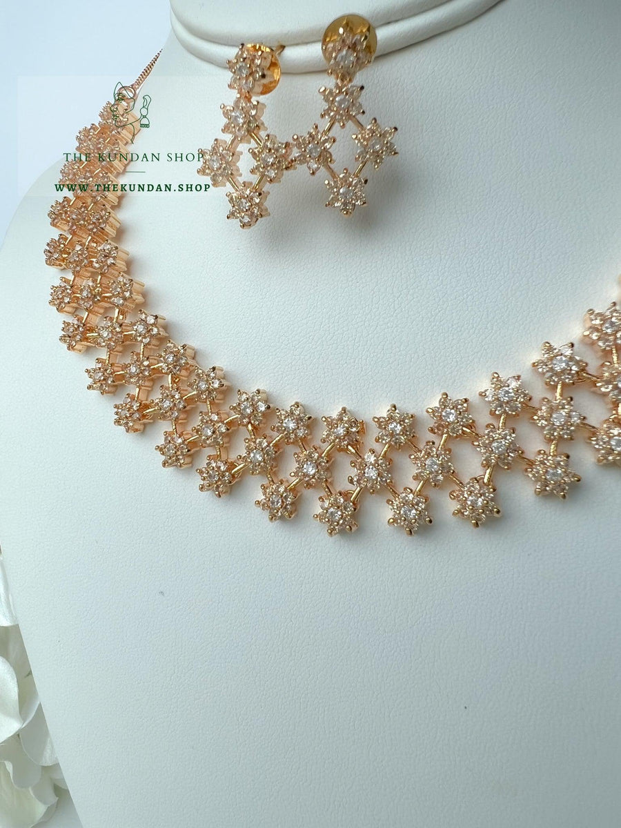 Consequential in Gold Necklace Sets THE KUNDAN SHOP 