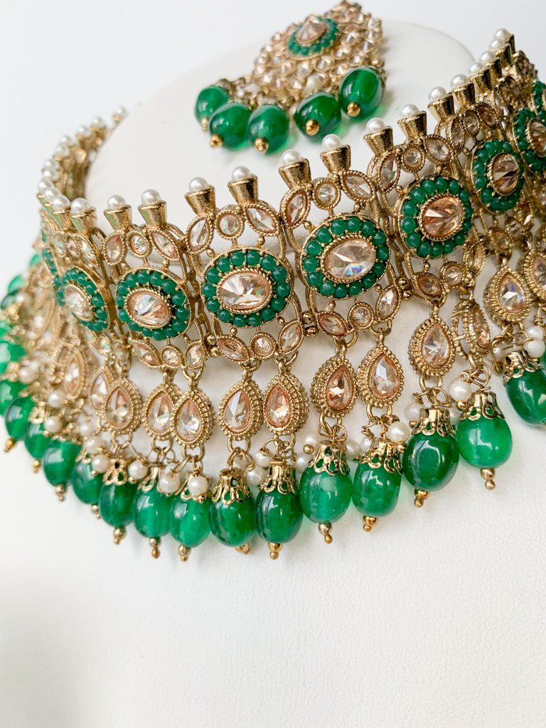 Divert in Emerald Necklace Sets THE KUNDAN SHOP 