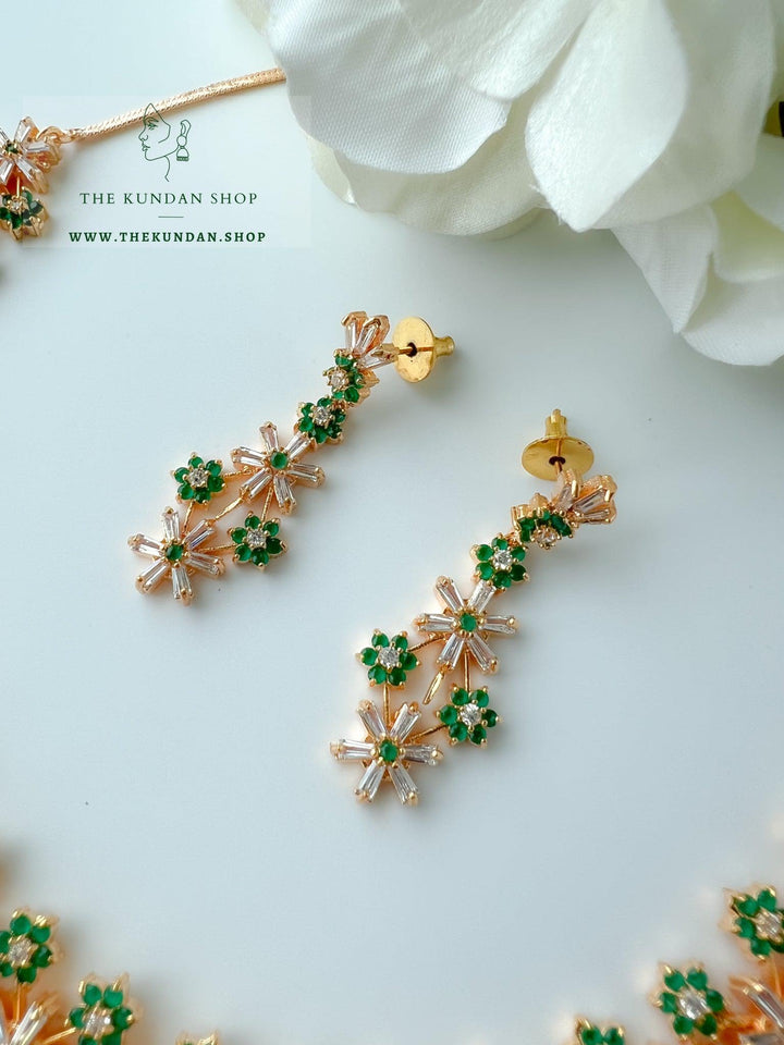 Undeniable in Gold &amp; Emerald Necklace Sets THE KUNDAN SHOP 