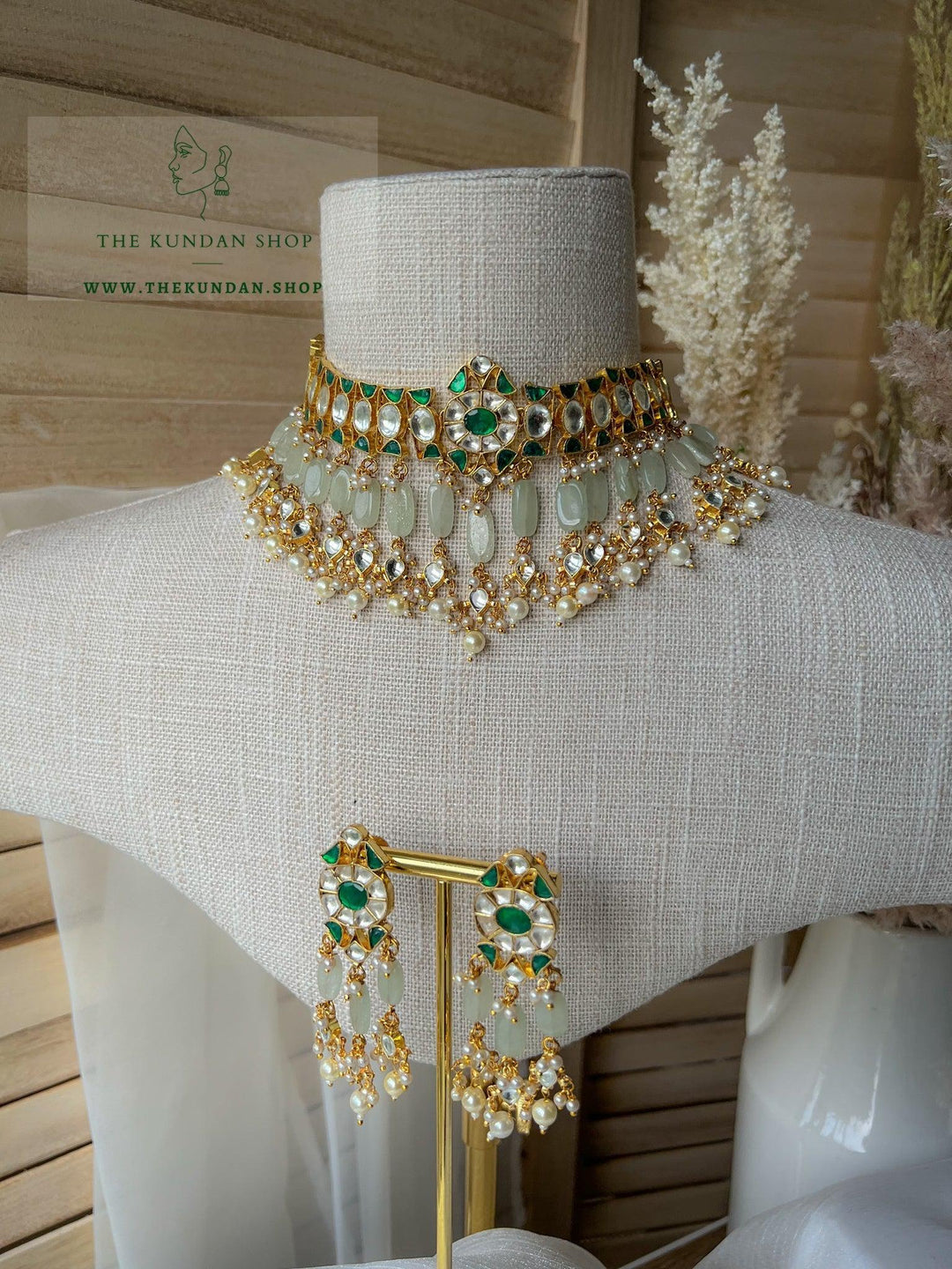 Perceptive in Emerald Necklace Sets THE KUNDAN SHOP 
