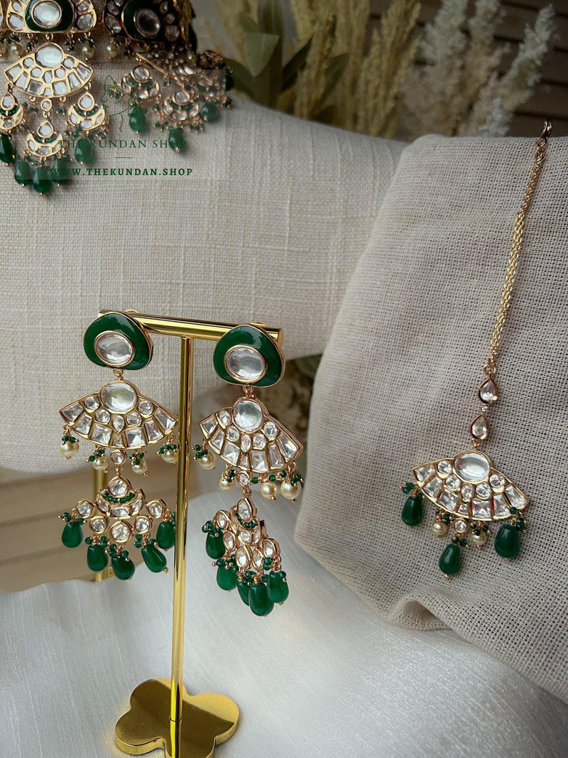 Astonish in Emerald Necklace Sets THE KUNDAN SHOP 